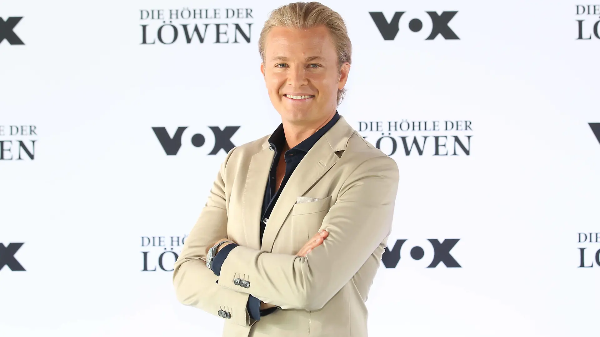 Nico Rosberg beim Pressetermin zur 8. Staffel von Die Höhle der Löwen ab 31.08.2020 um 20.15 Uhr bei Vox am 18.08.2020 in Köln Die Hoehle der Loewen Vox Kick Off Pressetermin zur 8. Staffel am 18.08.2020 in Köln *** Nico Rosberg at the press event for the 8 season of Die Höhle der Löween from 31 08 2020 at 8.15 pm at Vox on 18 08 2020 in Cologne Die Höhle der Loewen Vox Kick Off Press event for the 8 season on 18 08 2020 in Cologne PUBLICATIONxINxGERxSUIxAUTxONLY