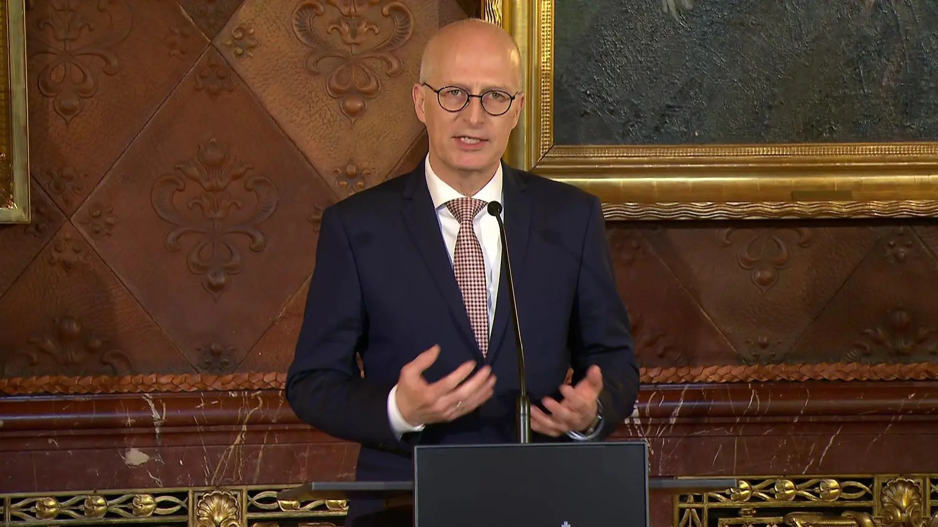 Bürgermeister Peter Tschentscher (SPD) will nach Kiew reisen: "Es ist wichtig, ganz konkret vor Ort zu wissen, wie die Lage ist, was wir tun können."