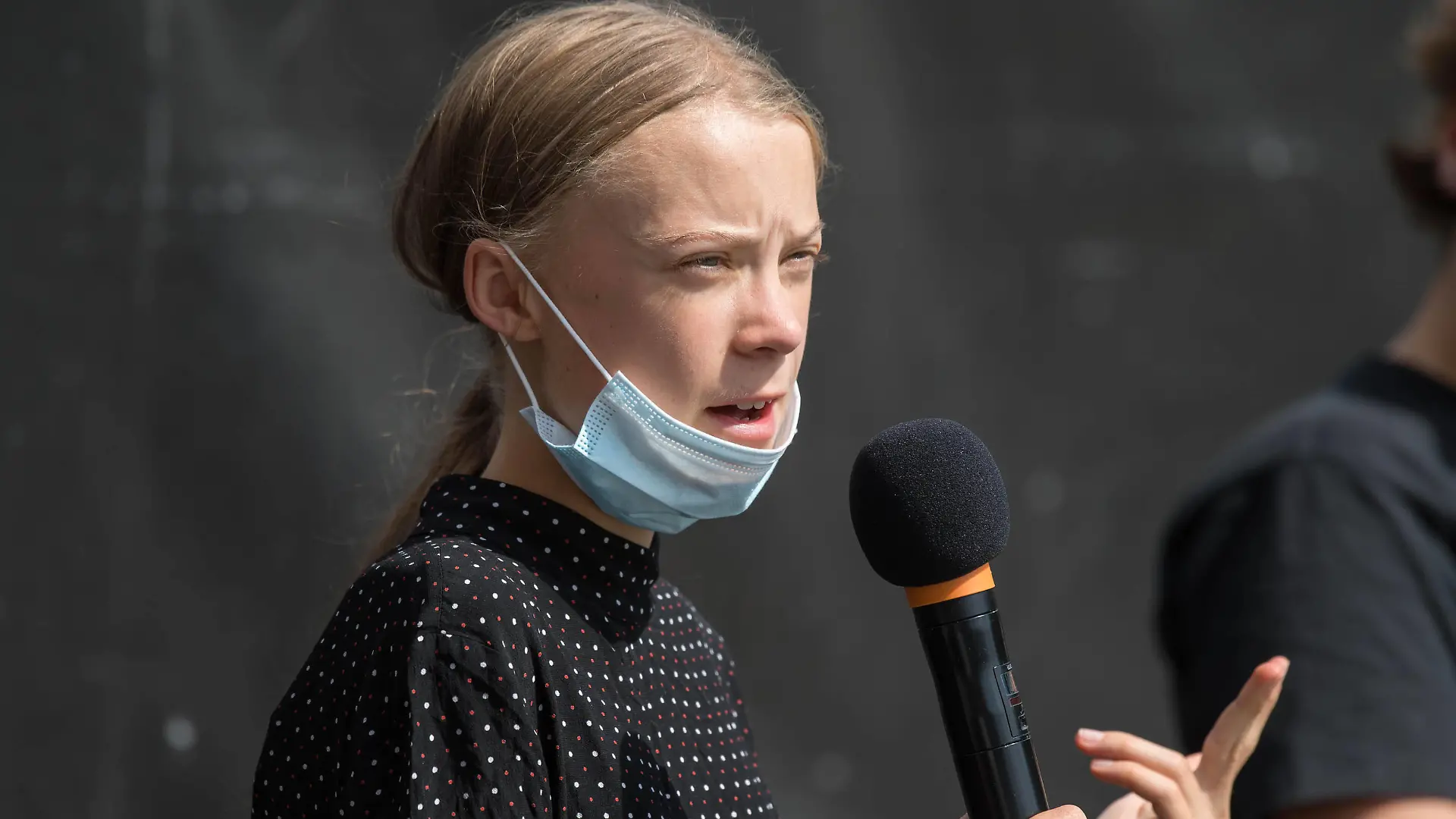 Greta Thunberg auf der Pressekonferenz nach dem treffen mit der Bundeskanzlerin in Berlin Foto vom 20.08.2020. Greta Thunberg und weitere prominente Klimaaktivistinnen haben von der Bundesregierung groessere Anstrengungen im Kampf gegen den Klimawandel gefordert. Deutschland, das derzeit die EU-Ratspraesidentschaft innehat, muesse sich seiner Verantwortung stellen und die Klimakrise als Krise behandeln , sagte die schwedische Klimaaktivistin am Donnerstag in Berlin nach einem Treffen mit Bundeskanzlerin Angela Merkel CDU. An dem rund 90-minuetigen Gespraech im Kanzleramt nahmen auch die deutsche Fridays for Future -Vertreterin Luisa Neubauer sowie die Belgierinnen Anuna de Wever und Adelaide Charlier teil. Siehe epd-Meldung vom 20.08 Copyright: epd-bildx/ChristianxDitsch