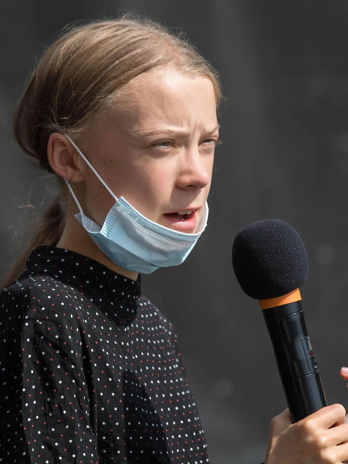  Greta Thunberg auf der Pressekonferenz nach dem treffen mit der Bundeskanzlerin in Berlin Foto vom 20.08.2020. Greta Thunberg und weitere prominente Klimaaktivistinnen haben von der Bundesregierung groessere Anstrengungen im Kampf gegen den Klimawandel gefordert. Deutschland, das derzeit die EU-Ratspraesidentschaft innehat, muesse sich seiner Verantwortung stellen und die Klimakrise als Krise behandeln , sagte die schwedische Klimaaktivistin am Donnerstag in Berlin nach einem Treffen mit Bundeskanzlerin Angela Merkel CDU. An dem rund 90-minuetigen Gespraech im Kanzleramt nahmen auch die deutsche Fridays for Future -Vertreterin Luisa Neubauer sowie die Belgierinnen Anuna de Wever und Adelaide Charlier teil. Siehe epd-Meldung vom 20.08 Copyright: epd-bildx/ChristianxDitsch