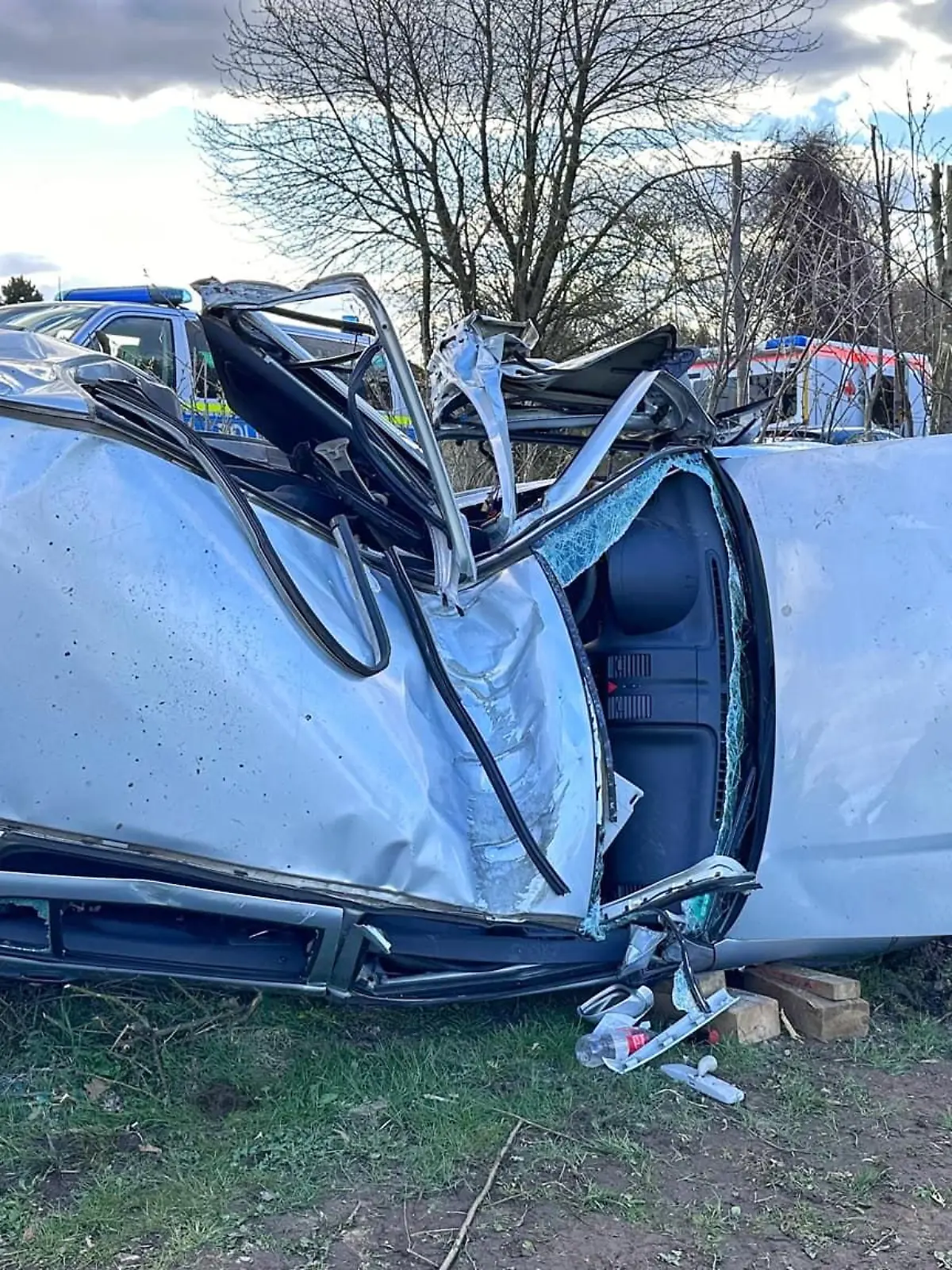 Schwerer Verkehrsunfall zwischen Barum und Tätendorf-Eppensen. Auch die Freiwillige Feuerwehr rückt aus.