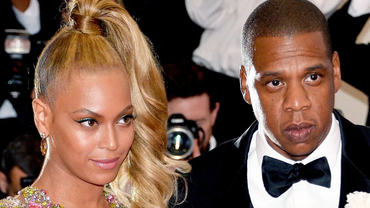 ARCHIV - 04.05.2015, USA, New York: Die Sänger Beyonce Knowles und Jay-Z besuchen im Metropolitan Museum in New York die Anna Wintour Kostüm Gala. (zu dpa "Beyoncé und Jay-Z kündigen Welttournee an - Stopps in Berlin und Köln" vom 12.03.2018) Foto: Justin Lane/EPA/dpa +++ dpa-Bildfunk +++