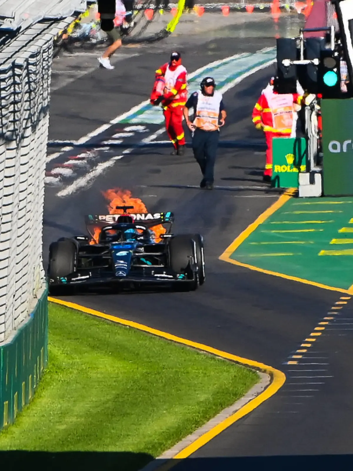 Formula 1 2023: Australian GP MELBOURNE GRAND PRIX CIRCUIT, AUSTRALIA - APRIL 02: George Russell, Mercedes F1 W14, comes to a halt in flames at the pit lane exit during the Australian GP at Melbourne Grand Prix Circuit on Sunday April 02, 2023 in Melbourne, Australia. Photo by Mark Sutton / Sutton Images Images PUBLICATIONxINxGERxSUIxAUTxHUNxONLY GP2303_144825MS3_6618