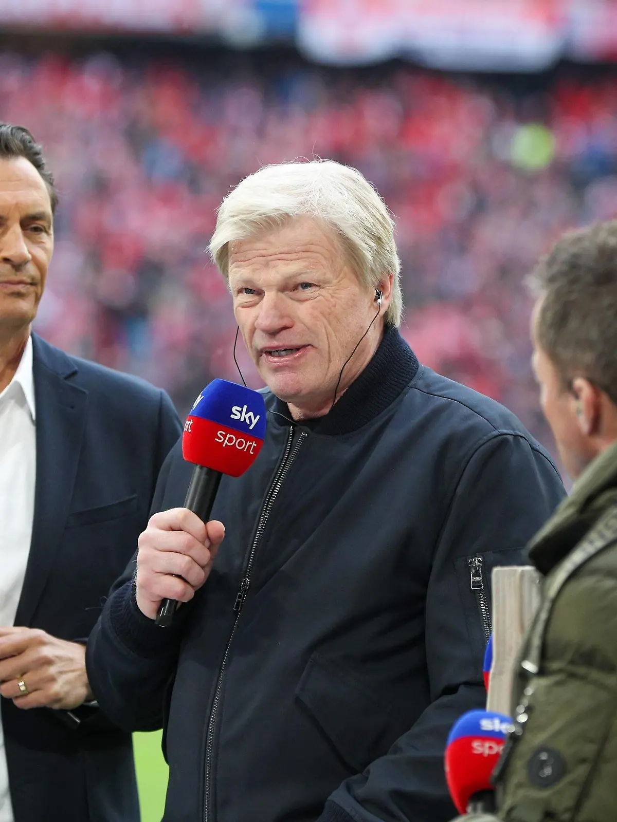 l-r: Fernsehmoderator Sebastian Hellmann, Vorstandsvorsitzender Oliver Kahn FC Bayern Muenchen, Fussballexperte Lothar Matthaeus, FC Bayern Muenchen vs. Borussia Dortmund, Fussball, 1. Bundesliga, 26. Spieltag, 01.04.2023 DFB regulations prohibit any use of photographs as image sequences and/or quasi-video Muenchen Bayern Deutschland *** l r TV presenter Sebastian Hellmann, CEO Oliver Kahn FC Bayern Muenchen , football expert Lothar Matthaeus, FC Bayern Muenchen vs Borussia Dortmund, Football, 1 Bundesliga, 26 Matchday, 01 04 2023 DFB regulations prohibit any use of photographs as image sequences and or quasi video Muenchen Bayern Germany Copyright: xkolbert-press/ChristianxKolbertx
