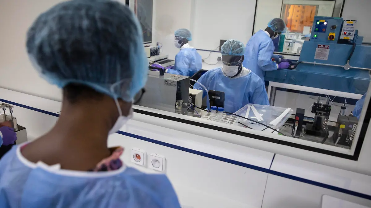 Produktion von Antigen Tests im Institut Pasteur fuer den Senegal, Dakar, 17.06.2021.