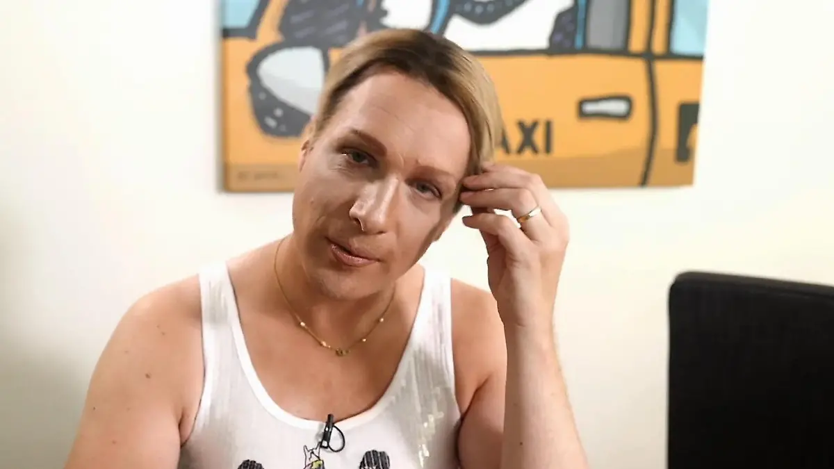 Oliver Pocher gibt die Gerda Lewis „Pocher – gefährlich ehrlich!“