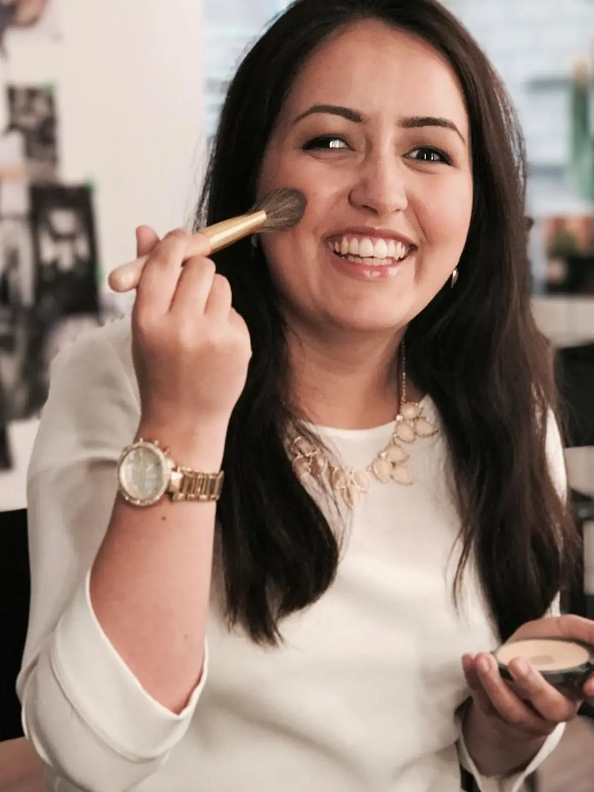 Tina Sohrab ist Make-Up-Artistin und blind.