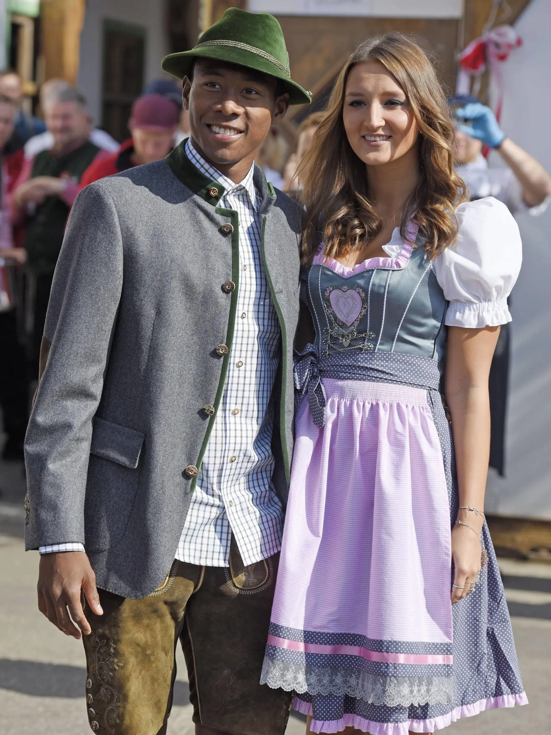 30.09.2015, Fussball 1.Bundesliga 2015/2016, Die Mannschaft des FC Bayern München besucht das Oktoberfest in München. David Alaba (Bayern) mit Freundin Katja. PUBLICATIONxNOTxINxSUI

30 09 2015 Football 1 Bundesliga 2015 2016 The Team the FC Bavaria Munich attended the Oktoberfest in Munich David Alaba Bavaria with Girlfriend Katja PUBLICATIONxNOTxINxSUI
