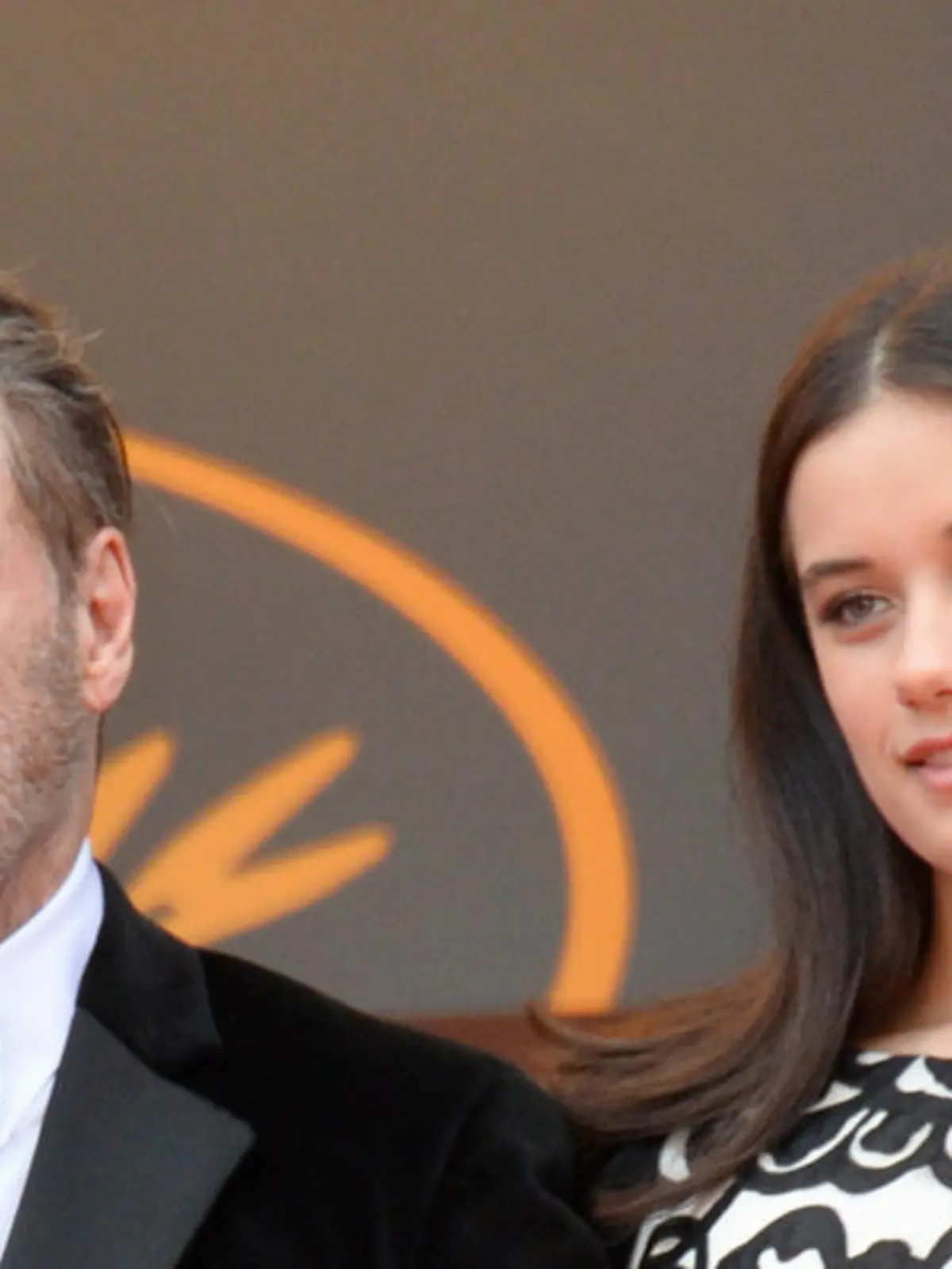In Gedenken an Kelly Preston: John Travolta tanzt mit Tochter Ella