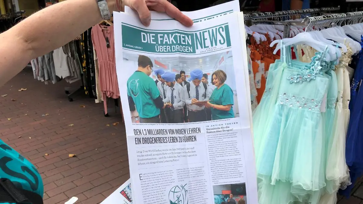 Seit Jahren verteile die Scientology-Organisation, die seit 1997 vom Verfassungsschutz beobachtet werde, zudem Anti-Drogen-Broschüren, unter anderem in Hamburger Geschäften.