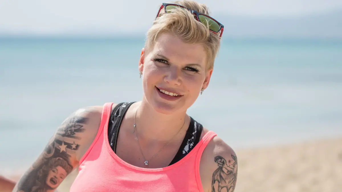 Melanie Müller an der Playa de Palma auf Mallorca Melanie Müller *** Melanie Müller at the Playa de Palma on Mallorca Melanie Müller