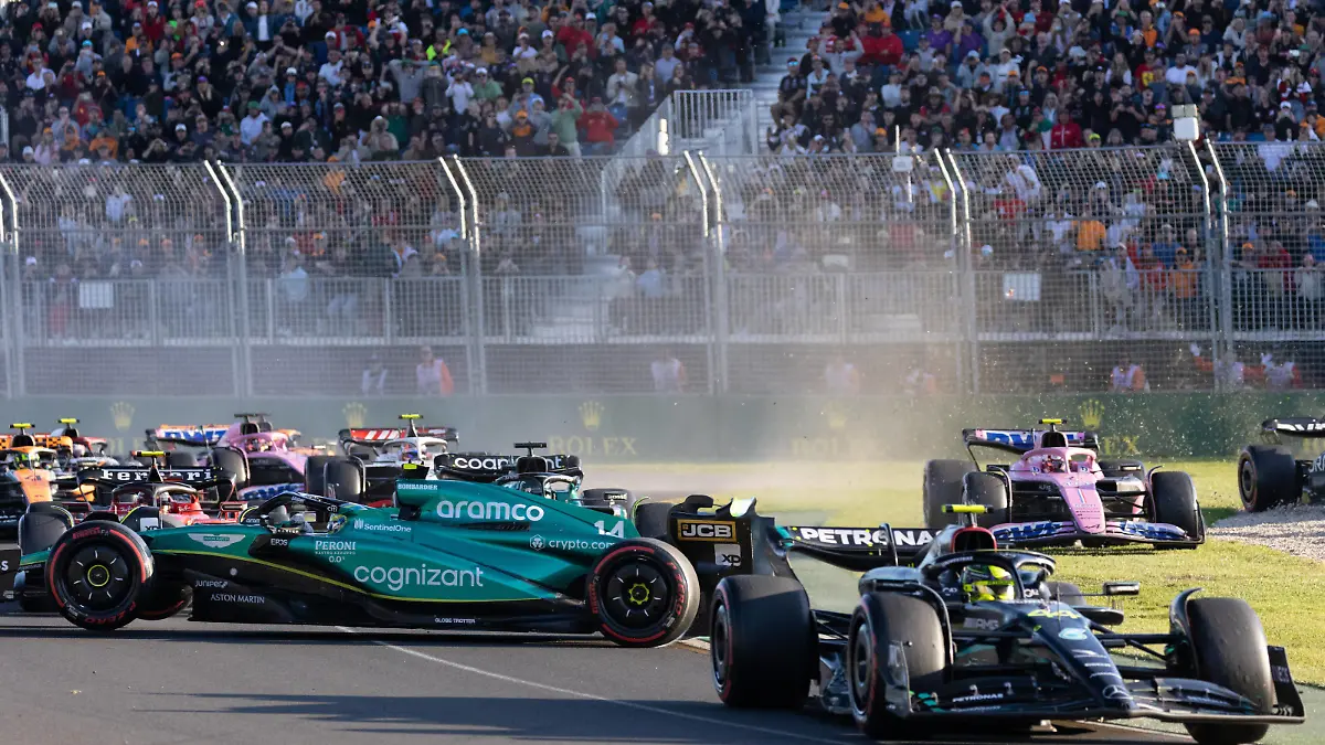 MELBOURNE, AUSTRALIA - APRIL 02: Fernando Alonso 14 driving for Aston Martin Aramco Cognizant F1 Team colliding during The Australian Formula One Grand Prix on April 02, 2023, at The Melbourne Grand Prix Circuit in Albert Park, Australia. Photo by Dave Hewison/Speed Media/Icon Sportswire AUTO: APR 02 F1 - Australian Grand Prix Icon23040229102