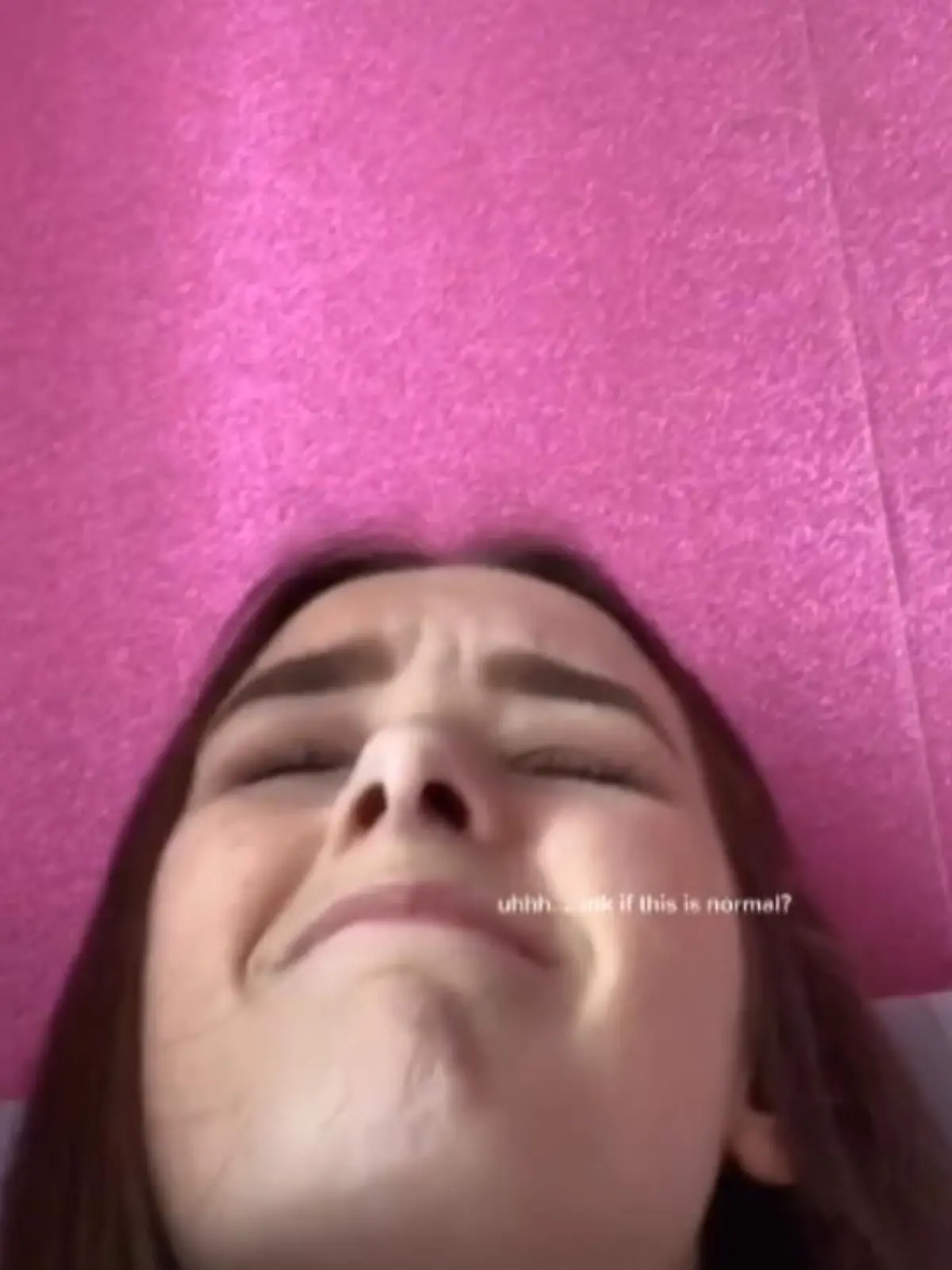Ist das noch normal? Junge Frauen führen sich einen Eiswürfel in die Vagina ein und filmen ihre Reaktion. Im Video meldet sich eine Gynäkologin zu Wort und erklärt, warum dieser Trend nicht ganz ungefährlich ist.