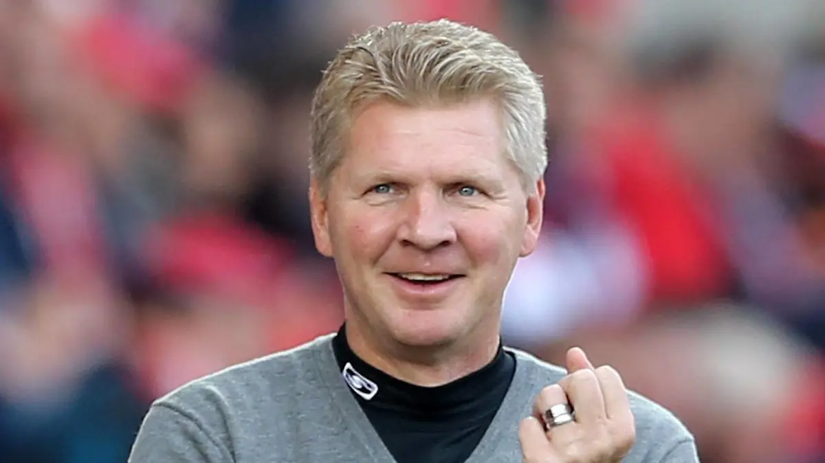 Trainer Stefan Effenberg lachend / Aktion / Oberkoerper Oberkörper / / Fußball Fussball / zweite 2.Bundesliga Herren DFL / Saison 2015/2016 / 24.10.2015 / 1.FC Union Berlin vs. SC Paderborn SCP /team manager Stefan Effenberg laughing Action shot Oberkoerper Upper body Football Football Second 2 Bundesliga men DFL Season 2015 2016 24 10 2015 1 FC Union Berlin vs SC Paderborn SCP