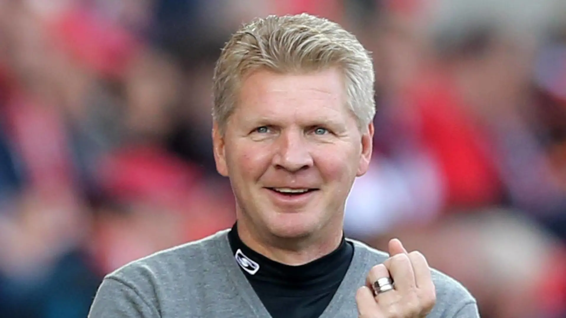 Trainer Stefan Effenberg lachend / Aktion / Oberkoerper Oberkörper / / Fußball Fussball / zweite 2.Bundesliga Herren DFL / Saison 2015/2016 / 24.10.2015 / 1.FC Union Berlin vs. SC Paderborn SCP /team manager Stefan Effenberg laughing Action shot Oberkoerper Upper body Football Football Second 2 Bundesliga men DFL Season 2015 2016 24 10 2015 1 FC Union Berlin vs SC Paderborn SCP