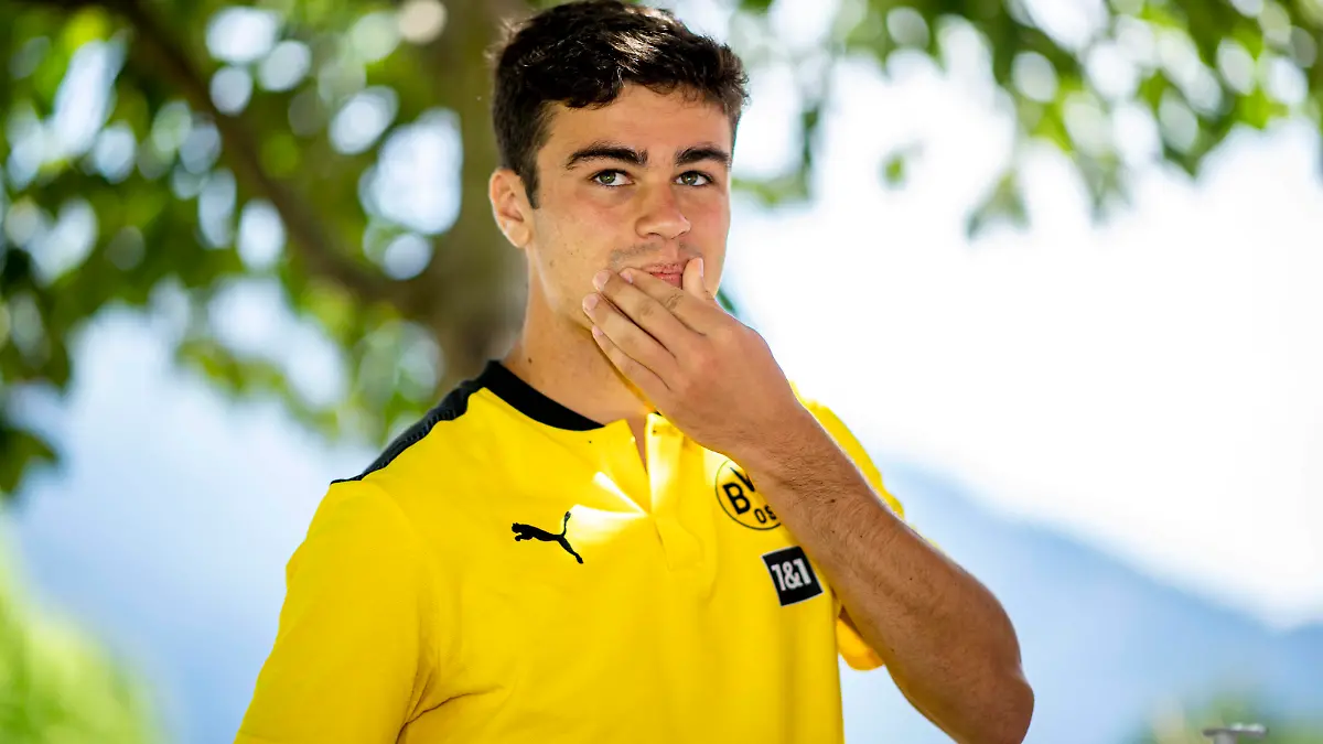  Fußball: Saison 2020/2021, Trainingslager von Borussia Dortmund am 13.08.2020 in Bad Ragaz Schweiz. Giovanni Reyna spricht während der Medienrunde zu den Journalisten. *** Football Season 2020 2021, Borussia Dortmund training camp on 13 08 2020 in Bad Ragaz Switzerland Giovanni Reyna speaks to the journalists during the media round Copyright: xInderlied/Kirchner-Mediax