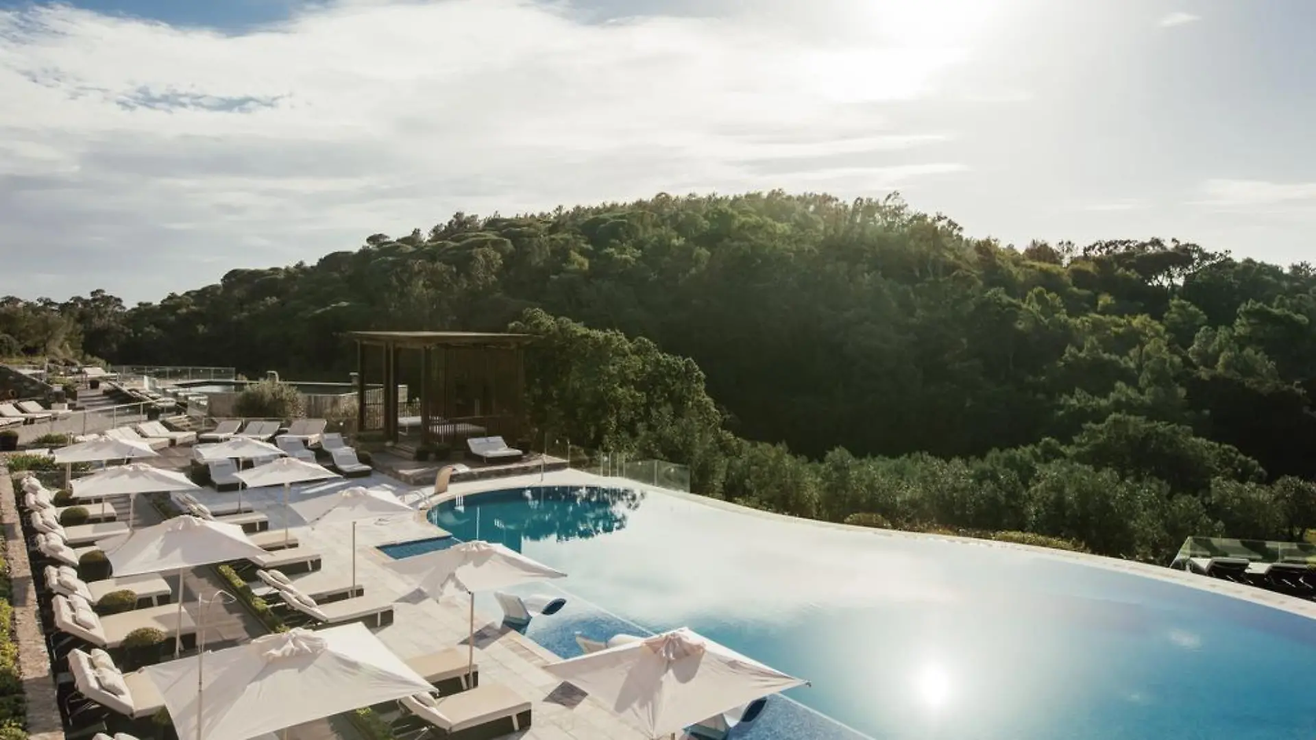 Der Pool vom Bayern-Hotel.