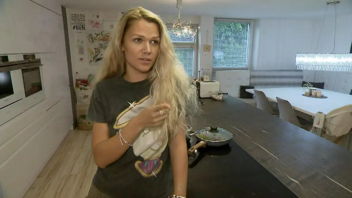 Zweifachmama spricht über ihren Stalker! "Aufgewacht bei... Sara Kulka"