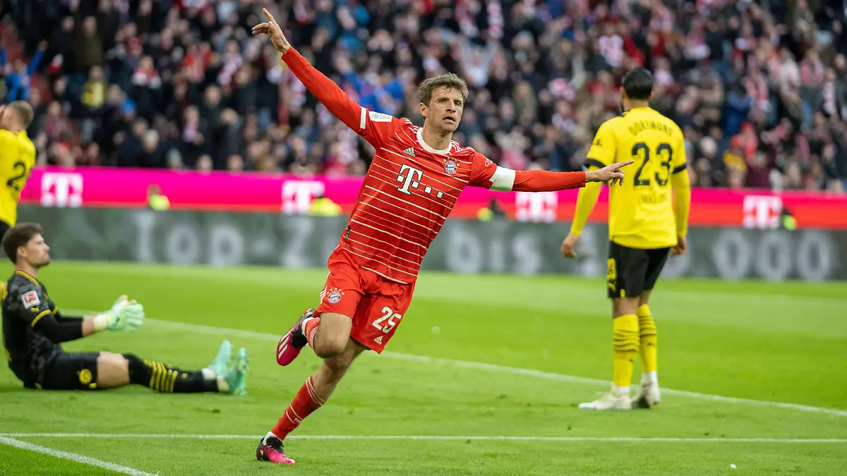 Tor/Goal, jubelt zum 3:0, Tor durch Thomas Mueller FC Bayern Muenchen, 25, GER, FC Bayern Muenchen FCB  vs. Borussia Dortmund BVB, Fussball, Bundesliga, 26. Spieltag, Spielzeit 2022/2023, 01.04.2023, DFB/DFL regulations prohibit any use of photographs as image sequences and/or quasi-video., GER, FC Bayern Muenchen FCB  vs. Borussia Dortmund BVB, Fussball, Bundesliga, 26. Spieltag, Spielzeit 2022/2023, 01.04.2023 Muenchen *** Goal Goal, cheers to 3 0, goal by Thomas Mueller FC Bayern Muenchen, 25 , GER, FC Bayern Muenchen FCB vs Borussia Dortmund BVB , Football, Bundesliga, 26 Spieltag, Spielzeit 2022 2023, 01 04 2023, DFB DFL regulations prohibit any use of photographs as image sequences and or quasi video , GER, FC Bayern Muenchen FCB vs Borussia Dortmund BVB , Football, Bundesliga, 26 Spieltag, Spielzeit 2022 2023, 01 04 2023 Muenchen Copyright: xEibner-Pressefoto/SaschaxWaltherx EP_EER