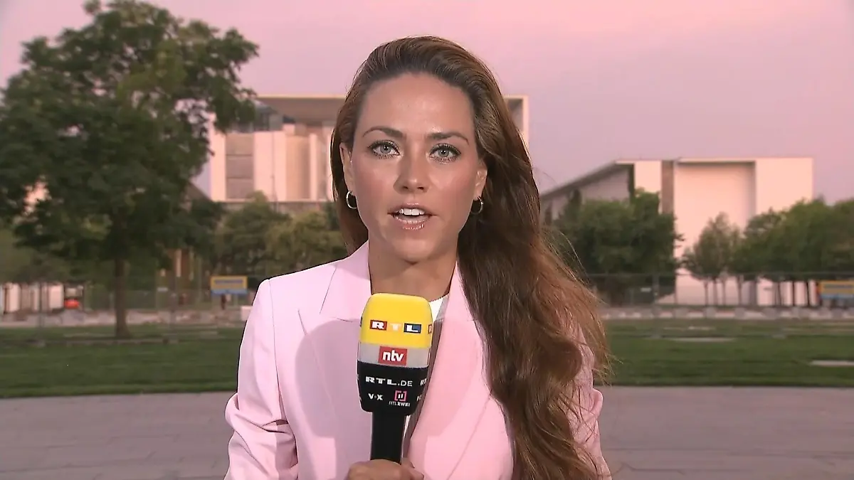 Politik hat Angst vor "Lockdown light" RTL-Reporterin Franca Lehfeldt in Berlin