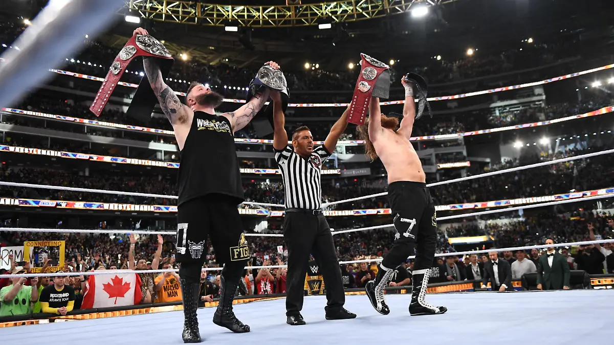 Den Sieg von Kevin Owens und Sami Zayn (r.) haben sich viele Fans erhofft.