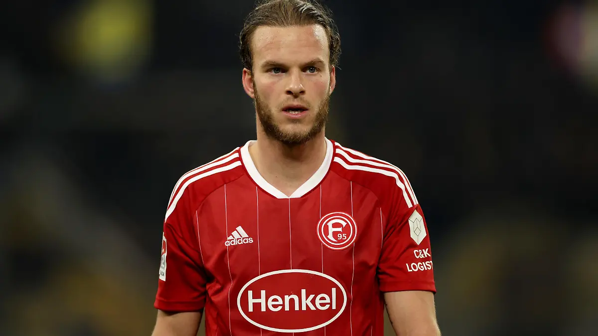 DUESSELDORF, GERMANY - FEBRUARY 24: Jorrit Hendrix of Duesseldorf looks on during the Second Bundesliga match between Fortuna Düsseldorf and Eintracht Braunschweig at Merkur Spiel-Arena on February 24, 2023 in Duesseldorf, Germany. (Photo by Lars Baron/Getty Images)