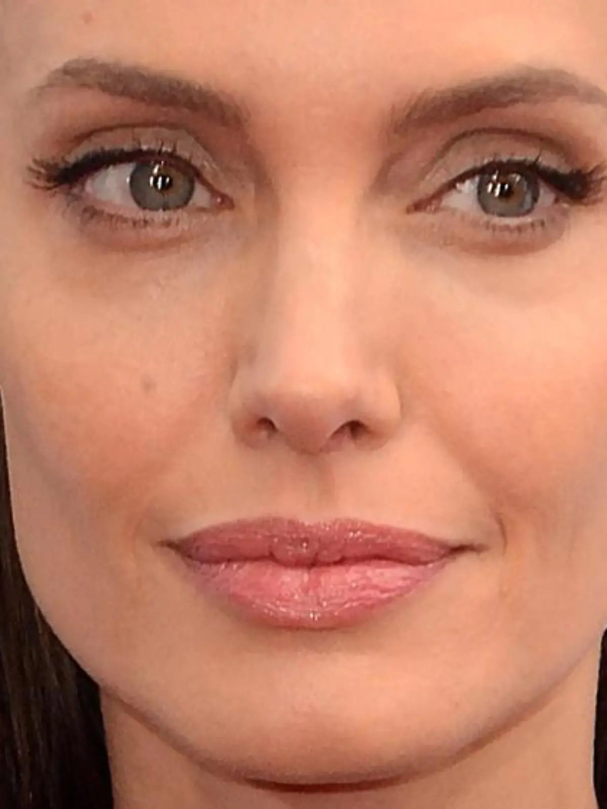 Angelina Jolie sorgt sich um junge Opfer häuslicher Gewalt