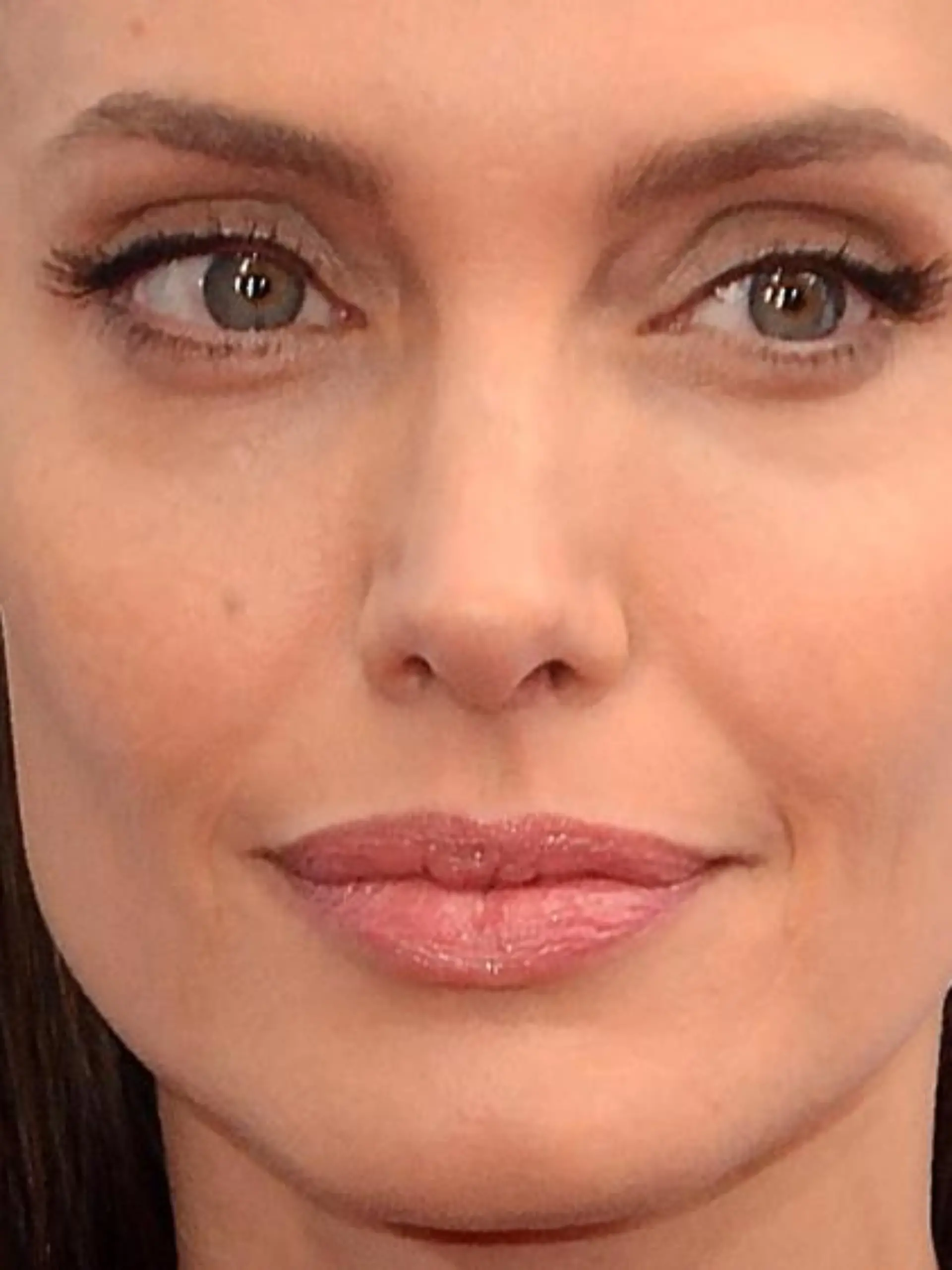 Angelina Jolie sorgt sich um junge Opfer häuslicher Gewalt