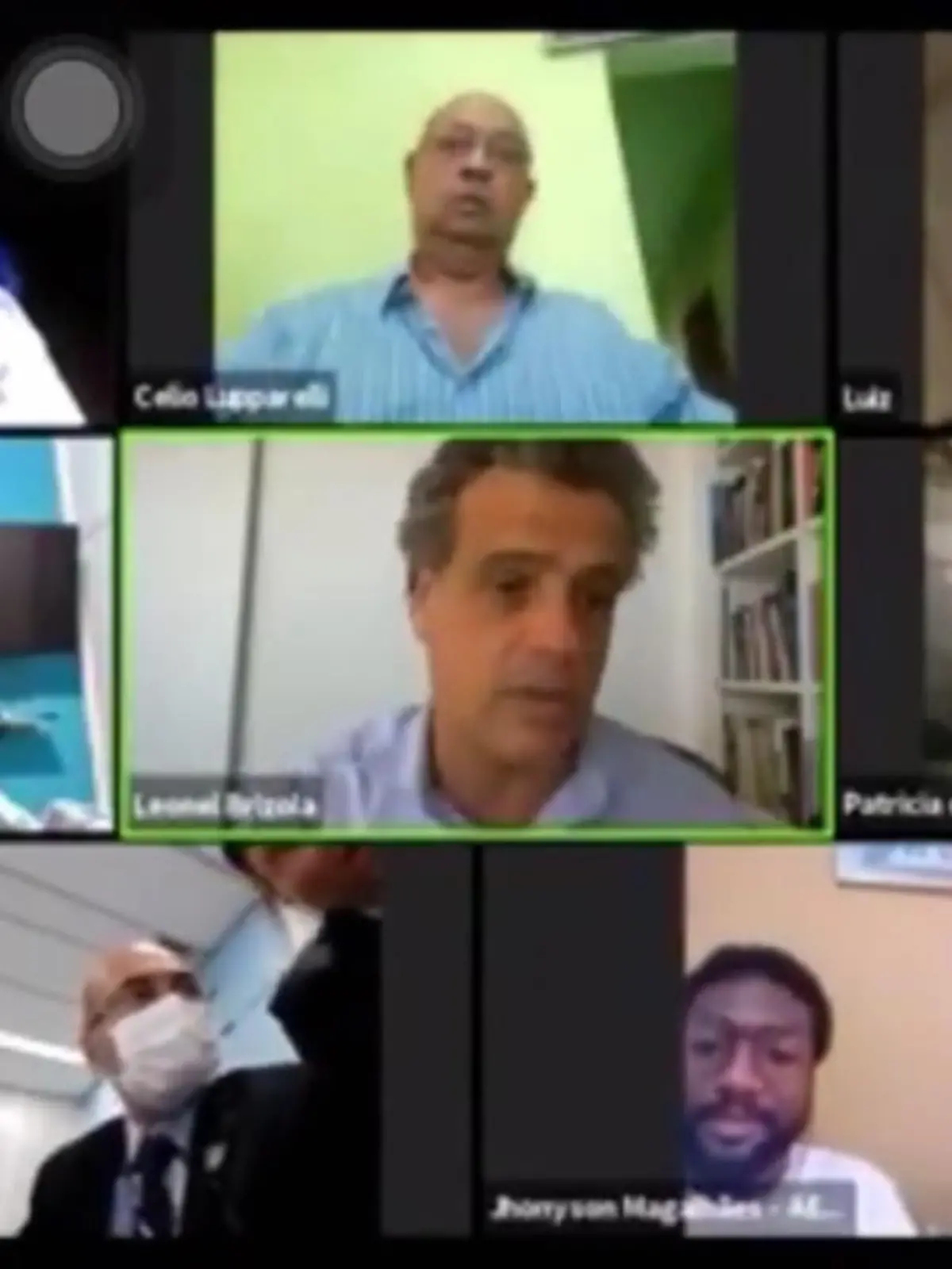 Irgendetwas stimmt doch in diesem Zoom-Meeting nicht, oder?