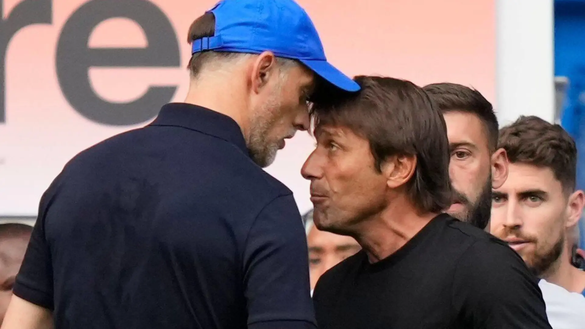 Mandatory Credit: Photo by Dave Shopland/Shutterstock 13079059dp Thomas Tuchel Chelsea Manager and Antonio Conte Manager of Tottenham Hotspur shake hands after final whistle which results in confrontation between the two managers. Chelsea v Tottenham Hotspur, Premier League, Football, Stamford Bridge, London, UK - 14 Aug 2022 EDITORIAL USE ONLY No use with unauthorised audio, video, data, fixture lists, club/league logos or live services. Online in-match use limited to 120 images, no video emulation. No use in betting, games or single club/league/player publications. Chelsea v Tottenham Hotspur, Premier League, Football, Stamford Bridge, London, UK - 14 Aug 2022 EDITORIAL USE ONLY No use with unauthorised audio, video, data, fixture lists, club/league logos or live services. Online in-match use limited to 120 images, no video emulation. No use in betting, games or single club/league/player publications. PUBLICATIONxINxGERxSUIxAUTXHUNxGRExMLTxCYPxROMxBULxUAExKSAxONLY Copyright: xDavexShopland/Shutterstockx 13079059dp