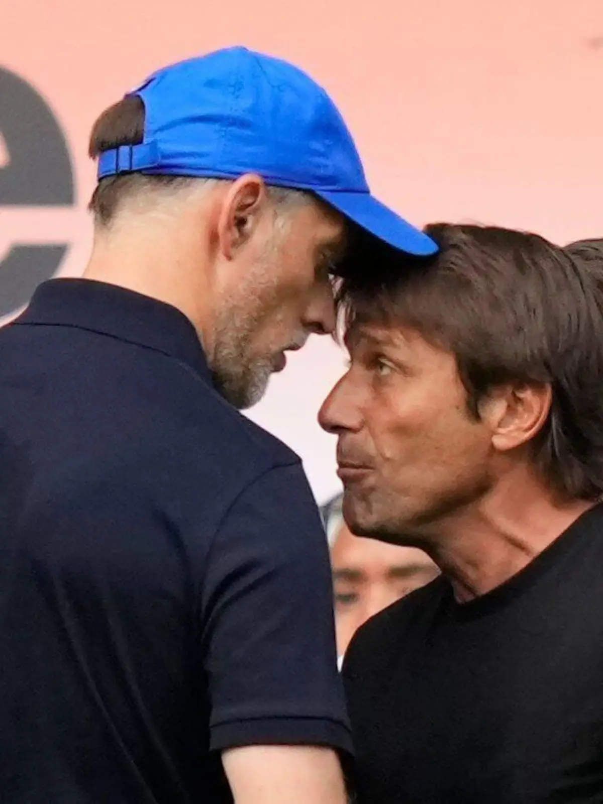  Mandatory Credit: Photo by Dave Shopland/Shutterstock 13079059dp Thomas Tuchel Chelsea Manager and Antonio Conte Manager of Tottenham Hotspur shake hands after final whistle which results in confrontation between the two managers. Chelsea v Tottenham Hotspur, Premier League, Football, Stamford Bridge, London, UK - 14 Aug 2022 EDITORIAL USE ONLY No use with unauthorised audio, video, data, fixture lists, club/league logos or live services. Online in-match use limited to 120 images, no video emulation. No use in betting, games or single club/league/player publications. Chelsea v Tottenham Hotspur, Premier League, Football, Stamford Bridge, London, UK - 14 Aug 2022 EDITORIAL USE ONLY No use with unauthorised audio, video, data, fixture lists, club/league logos or live services. Online in-match use limited to 120 images, no video emulation. No use in betting, games or single club/league/player publications. PUBLICATIONxINxGERxSUIxAUTXHUNxGRExMLTxCYPxROMxBULxUAExKSAxONLY Copyright: xDavexShopland/Shutterstockx 13079059dp