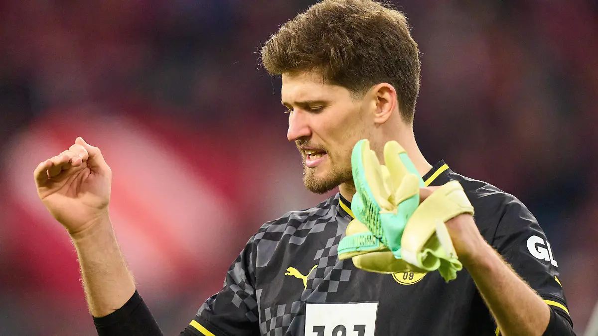Gregor KOBEL, goalkeeper BVB Nr. 1, sad in the match FC BAYERN MUENCHEN - BORUSSIA DORTMUND 1.German Football League on Apr 01, 2023 in Munich, Germany. Season 2022/2023, matchday 26, 1.Bundesliga, FCB, BVB, München, 26.Spieltag.
