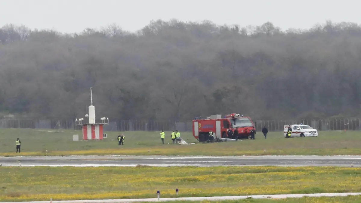 Two people died in the plane crash in Croatia A small private plane with German registration number crashed at Pula Airport during takeoff, in Pula, Croatia, on March 31, 2023. Two people died in the crash. SreckoxNiketic/PIXSELL