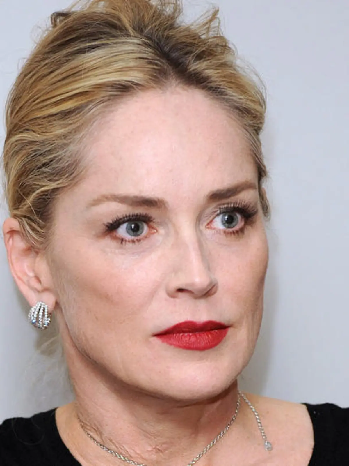 Sharon Stones Schwester an Covid-19 erkrankt: "Bitte tragt Masken!"