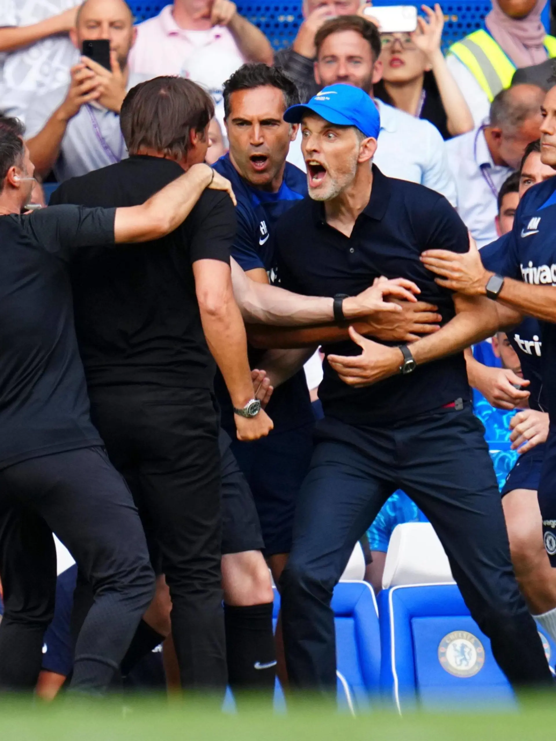 Mandatory Credit: Photo by Javier Garcia/Shutterstock 13079055ae Tottenham Hotspur Manager Antonio Conte and Chelsea manager Thomas Tuchel square up after Conte celebrated their first goal 1-1 Chelsea v Tottenham Hotspur, Premier League, Football, Stamford Bridge, London, UK - 14 Aug 2022 EDITORIAL USE ONLY No use with unauthorised audio, video, data, fixture lists, club/league logos or live services. Online in-match use limited to 120 images, no video emulation. No use in betting, games or single club/league/player publications. Chelsea v Tottenham Hotspur, Premier League, Football, Stamford Bridge, London, UK - 14 Aug 2022 EDITORIAL USE ONLY No use with unauthorised audio, video, data, fixture lists, club/league logos or live services. Online in-match use limited to 120 images, no video emulation. No use in betting, games or single club/league/player publications. PUBLICATIONxINxGERxSUIxAUTXHUNxGRExMLTxCYPxROMxBULxUAExKSAxONLY Copyright: xJavierxGarcia/Shutterstockx 13079055ae 