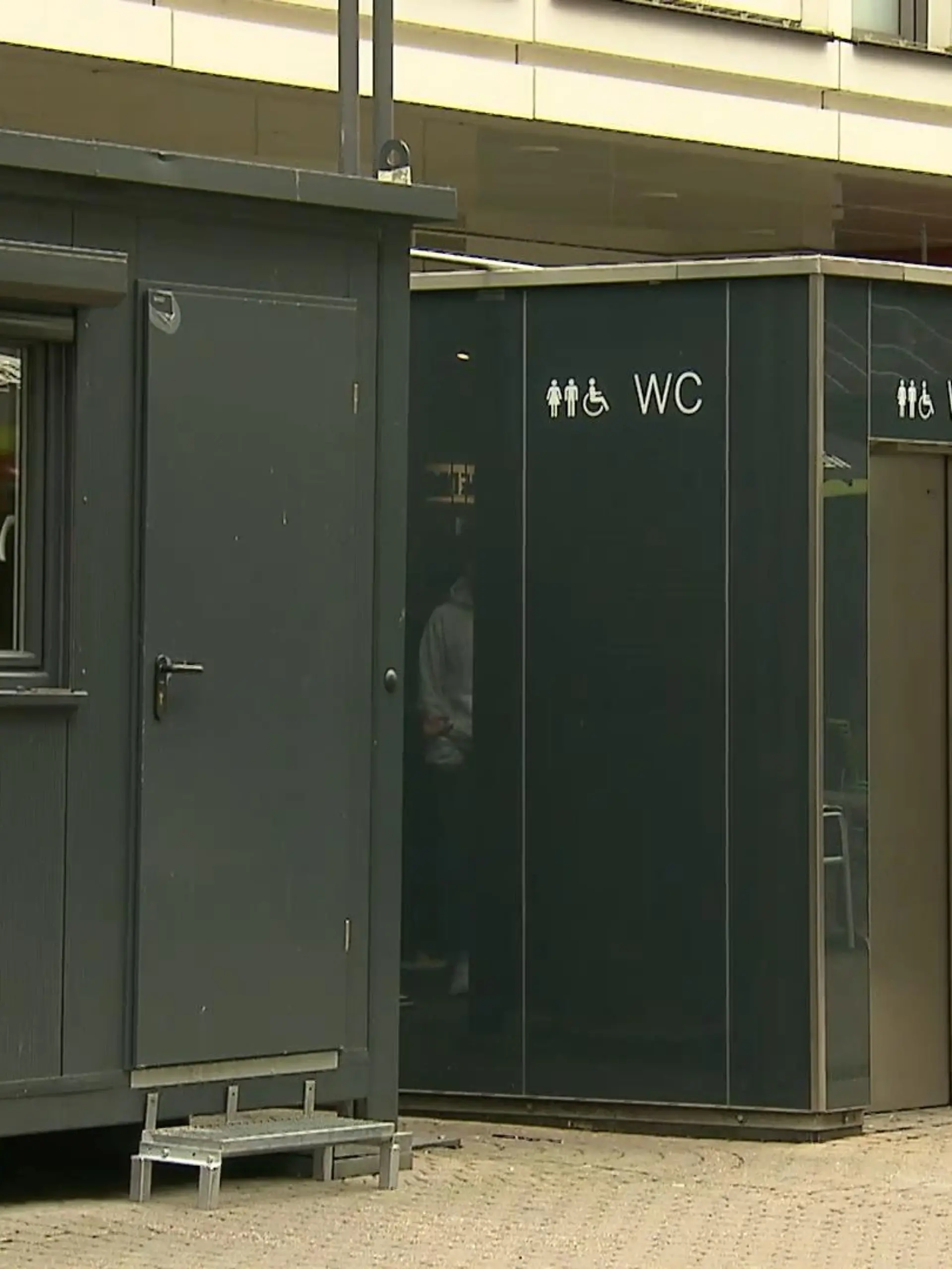 Die Stadt Köln lässt eine öffentliche Toilette in der Domstadt überwachen und das hat seinen Preis! Die Toilette kostet nämlich monatlich 10.000 Euro und das können viele Kölnerinnen und Kölner absolut nicht nachvollziehen.