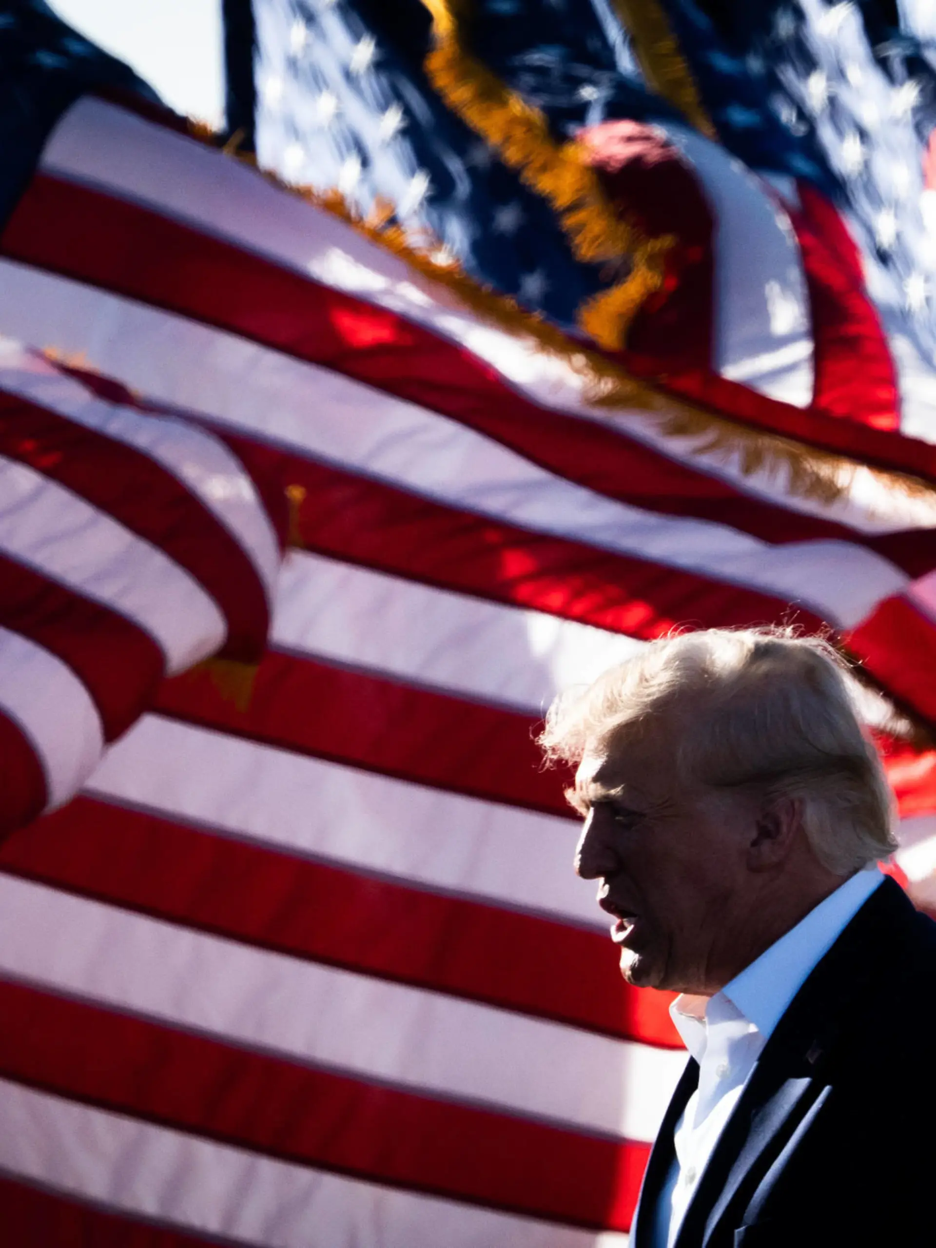 News: Donald Trump Rally in Waco March 25, 2023 Waco, Texas, USA Former President Donald Trump walks to the stage to begin his Make America Great Again Rally in Waco, Texas, March 25, 2023. Waco Airport Texas United States, EDITORIAL USE ONLY PUBLICATIONxINxGERxSUIxAUTxONLY Copyright: xSaraxDigginsx 20230325_ajw_usa_001