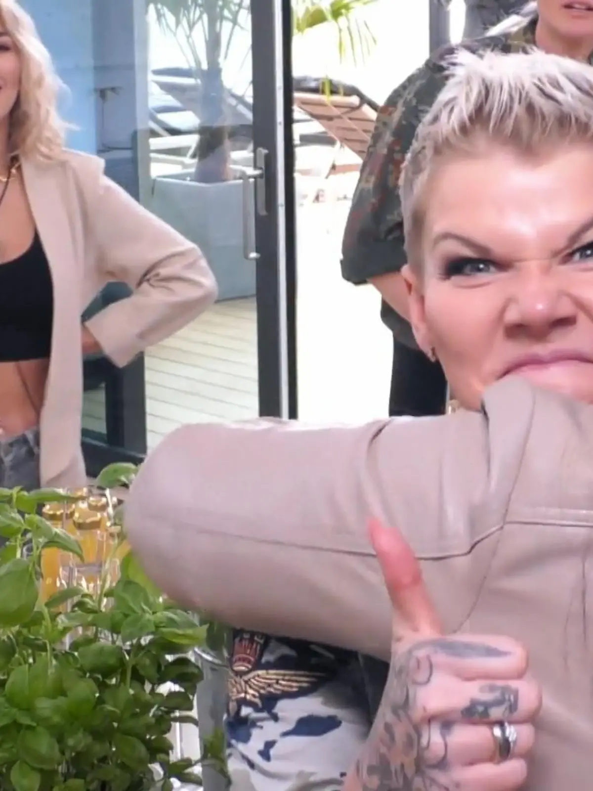 Bild zu: "Melanie Müller ist von Helena Fürsts Einzug nicht begeistert"