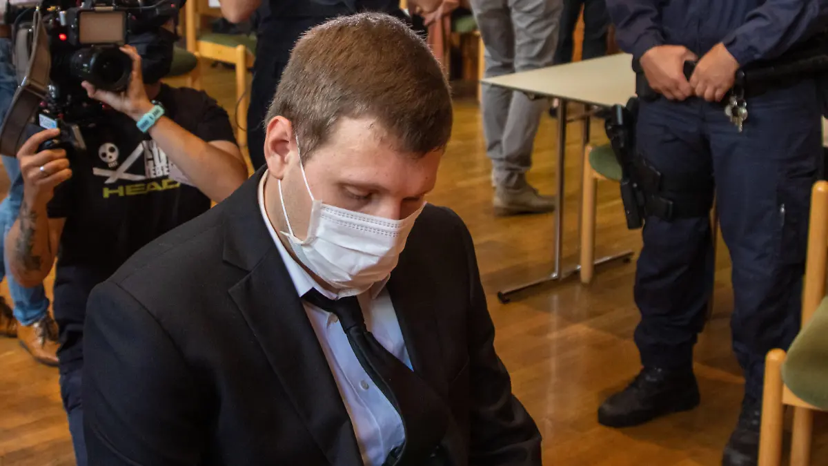20200812 Verhandlung gegen den mutmaßlichen fünffach Mörder von Kitzbühel INNSBRUCK, ÖSTERREICH - AUGUST 12: Der mutmaßliche fünffach Mörder von Kitzbühel Andreas E. bei der Verhandlung gegen den mutmaßlichen fünffach Mörder von Kitzbühel im Landesgericht Innsbruck am August 12, 2020 in Innsbruck, Österreich. Innsbruck Landesgericht Innsbruck Tirol Österreich *** 20200812 Trial against the alleged five-time murderer of Kitzbühel INNSBRUCK, AUSTRIA AUGUST 12 The alleged five-time murderer of Kitzbühel Andreas E at the trial against the alleged five-time murderer of Kitzbühel at the Innsbruck Regional Court on August 12, 2020 in Innsbruck, Austria Innsbruck Regional Court Innsbruck Tyrol Austria