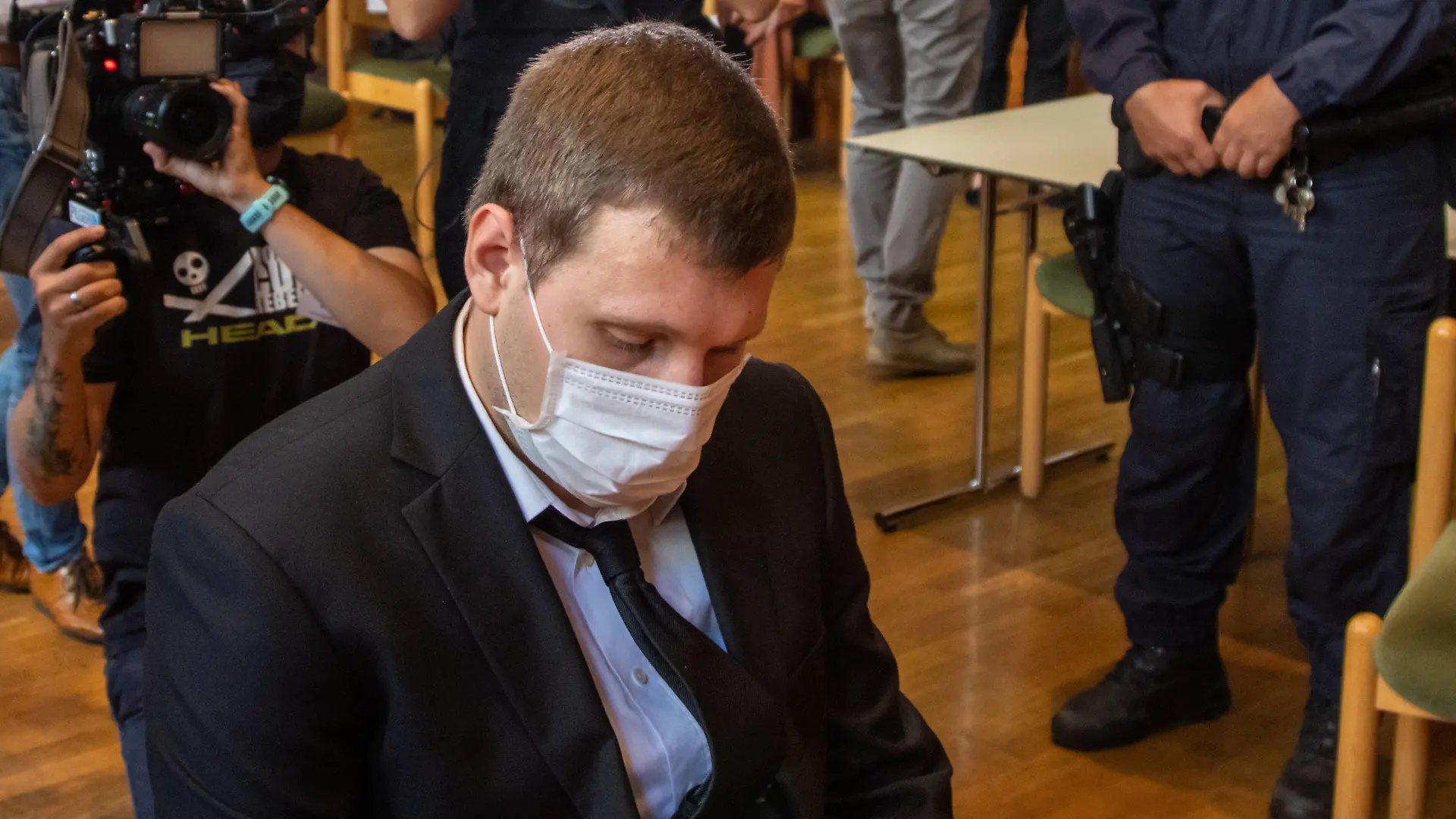  20200812 Verhandlung gegen den mutmaßlichen fünffach Mörder von Kitzbühel INNSBRUCK, ÖSTERREICH - AUGUST 12: Der mutmaßliche fünffach Mörder von Kitzbühel Andreas E. bei der Verhandlung gegen den mutmaßlichen fünffach Mörder von Kitzbühel im Landesgericht Innsbruck am August 12, 2020 in Innsbruck, Österreich. Innsbruck Landesgericht Innsbruck Tirol Österreich *** 20200812 Trial against the alleged five-time murderer of Kitzbühel INNSBRUCK, AUSTRIA AUGUST 12 The alleged five-time murderer of Kitzbühel Andreas E at the trial against the alleged five-time murderer of Kitzbühel at the Innsbruck Regional Court on August 12, 2020 in Innsbruck, Austria Innsbruck Regional Court Innsbruck Tyrol Austria