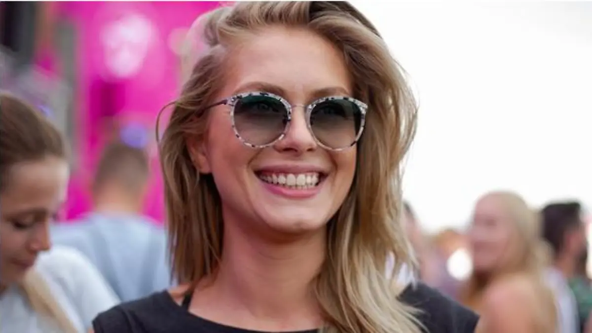 Frau mit Sonnenbrille