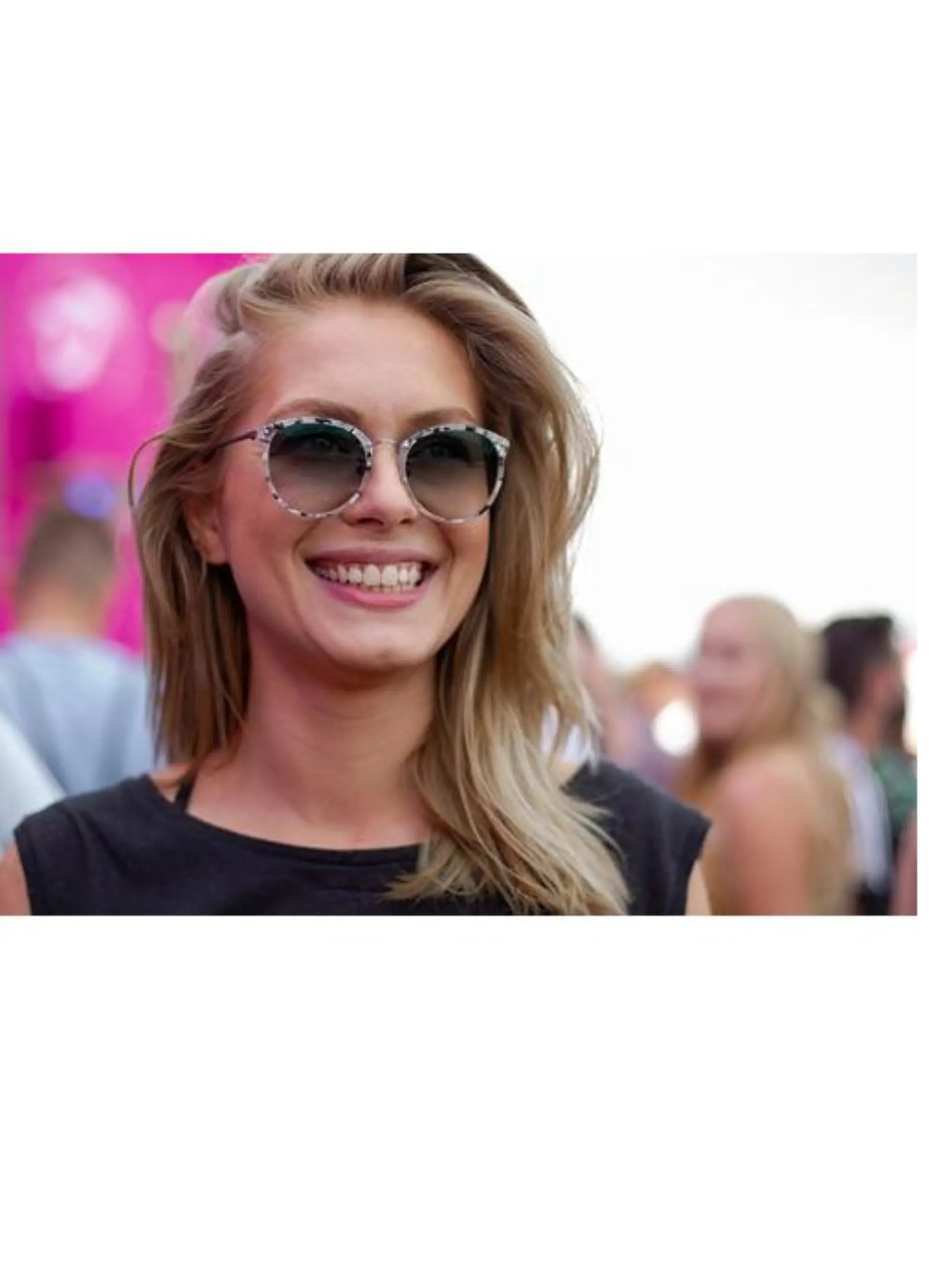 Frau mit Sonnenbrille
