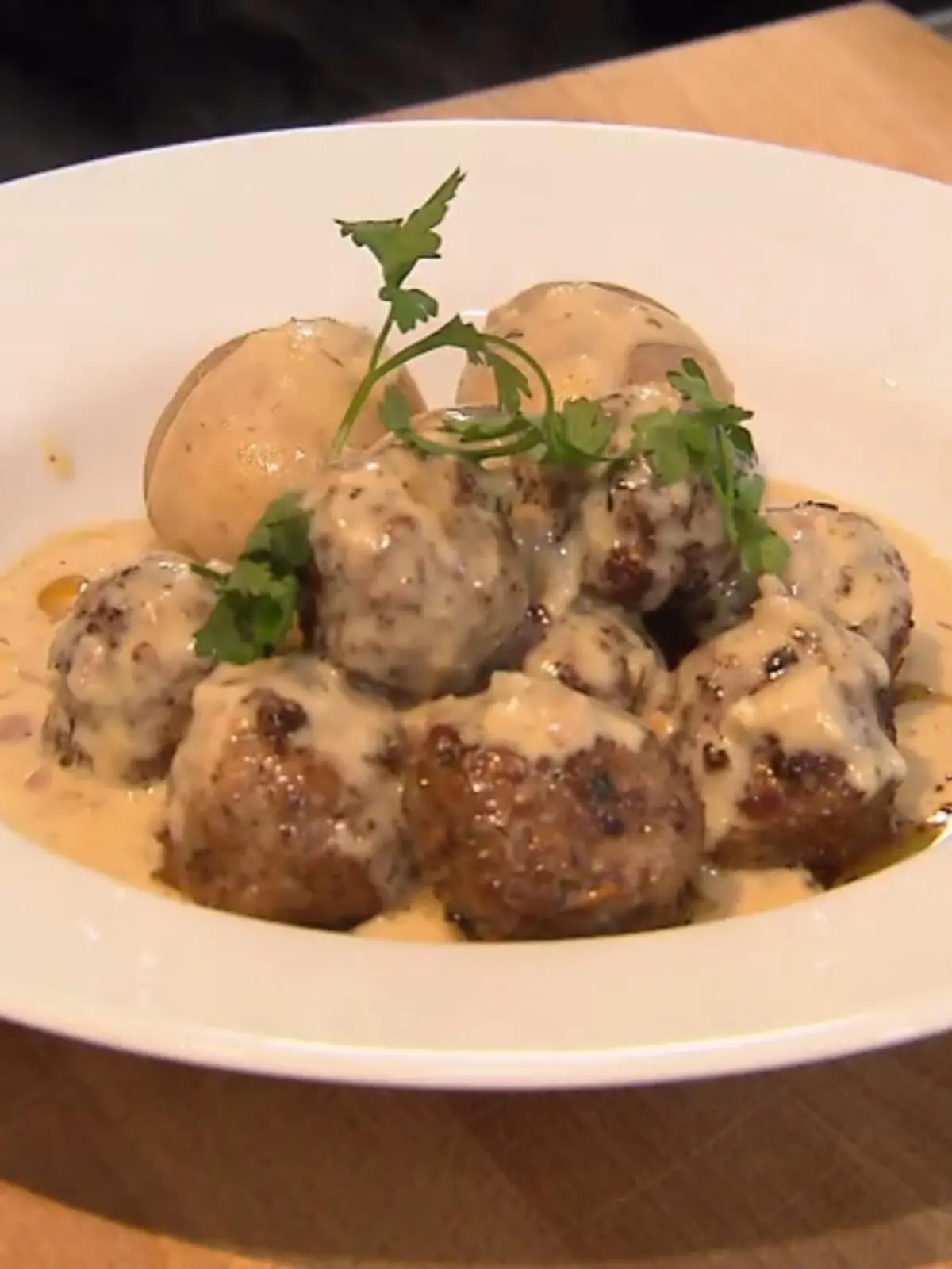 Bild zu: "Köttbullar einfach selber machen:  So geht's!"