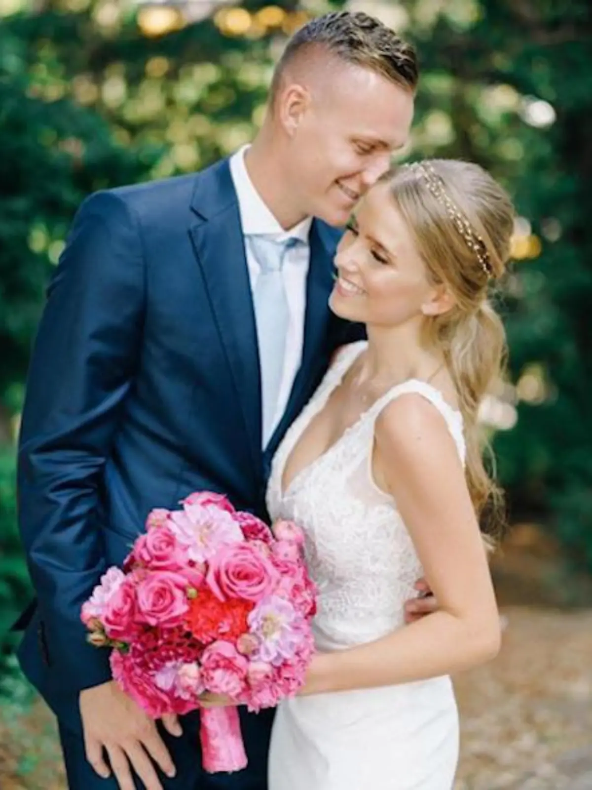 Bernd Leno hat seine langjährige Freundin Sophie-Christin Schröder geheiratet