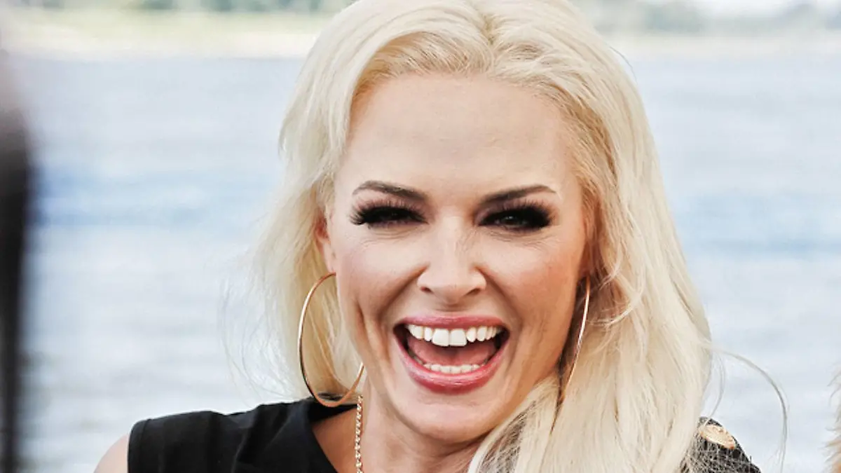 Duesseldorf Daniela Katzenberger eroeffnet schwimmende Hundewiese, 07.06.2019 Daniela Katzenberger eroeffnet schwimmende Hundewiese, 07.06.2019 *** Duesseldorf Daniela Katzenberger opens floating dog meadow, 07 06 2019 Daniela Katzenberger opens floating dog meadow, 07 06 2019 Copyright: xEIBNER/JulianxMeuselx EP_MEUSEL