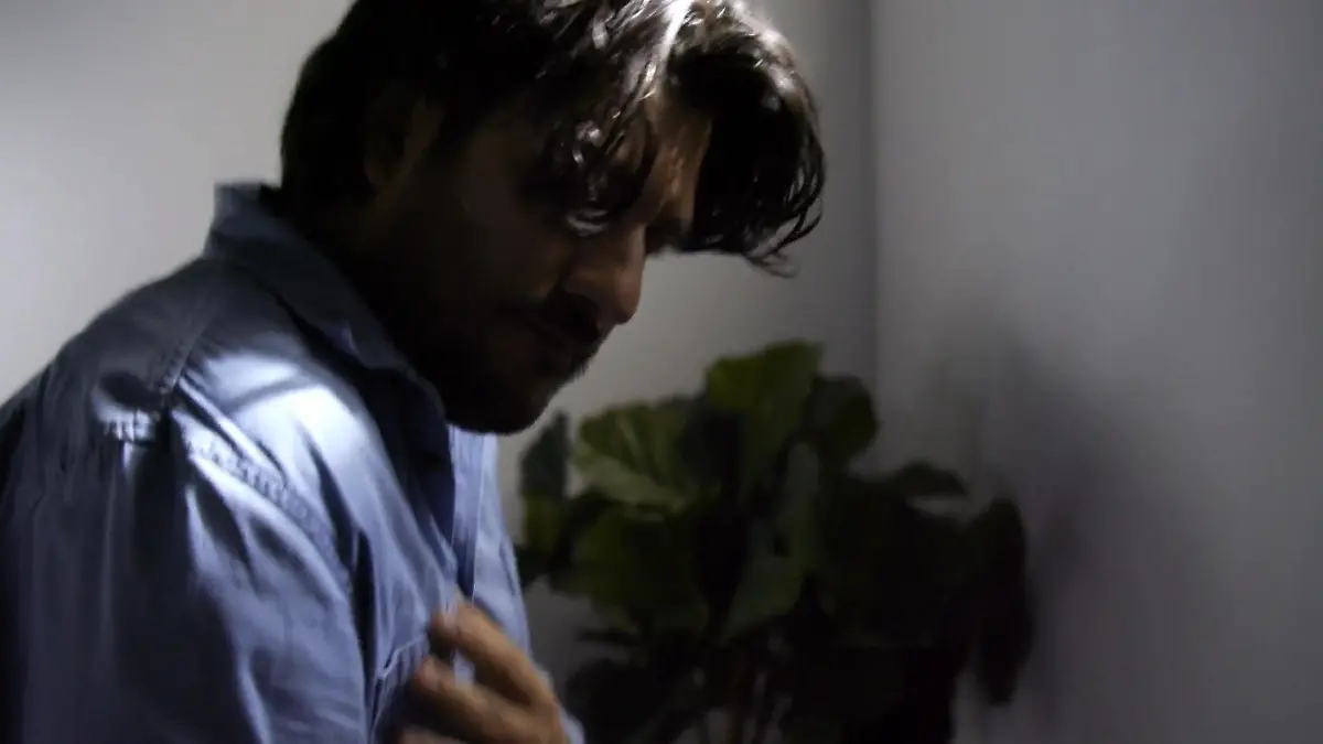 Maximilian versucht, seine Schmerzen zu verbergen AWZ-Folge vom 20.08.2020