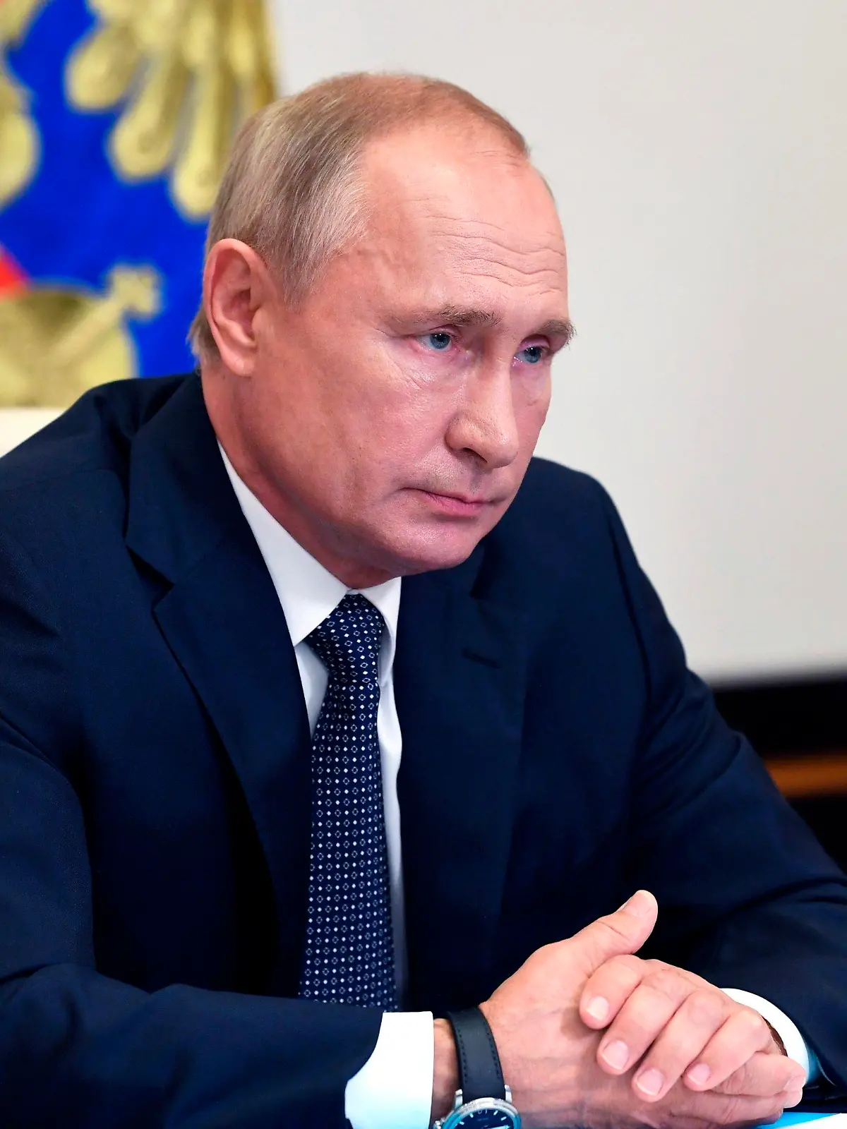 11.08.2020, Russland, Moskau: Wladimir Putin, Präsident von Russland, nimmt von seiner Vorstadtresidenz Nowo-Ogarjowo aus an einer Kabinettssitzung teil. Putin hat die weltweit erste staatliche Zulassung eines Impfstoffs gegen Corona bekanntgegeben. «Das russische Vakzin gegen das Coronavirus ist effektiv und bildet eine beständige Immunität», sagte er der Agentur Interfax zufolge. Foto: Alexei Nikolsky/Pool Sputnik Kremlin/AP/dpa +++ dpa-Bildfunk +++