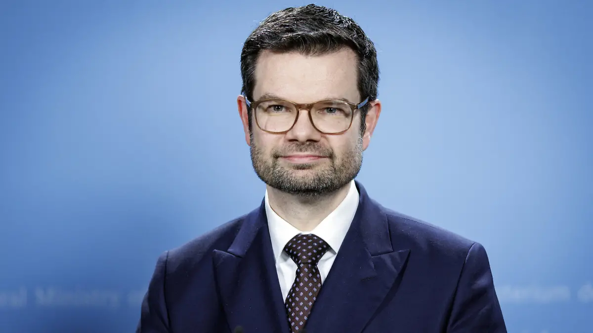 Marco Buschmann, Bundesminister der Justiz, Georg Eisenreich, Justizminister von Bayern, hier nicht im Bild und Anna Gallina, Justizsenatorin von Hamburg, r geben ein gemeinsames Pressestatement nach dem Bund-Laender-Digitalgipfel im Bundesministerium der Justiz in Berlin, 30.03.2023. Berlin Deutschland *** Marco Buschmann, Federal Minister of Justice, Georg Eisenreich, Minister of Justice of Bavaria, not pictured here, and Anna Gallina, Senator of Justice of Hamburg, r give a joint press statement after the Bund Laender Digital Summit at the Federal Ministry of Justice in Berlin, 30 03 2023 Berlin Germany. Copyright: xJaninexSchmitz/photothek.dex
