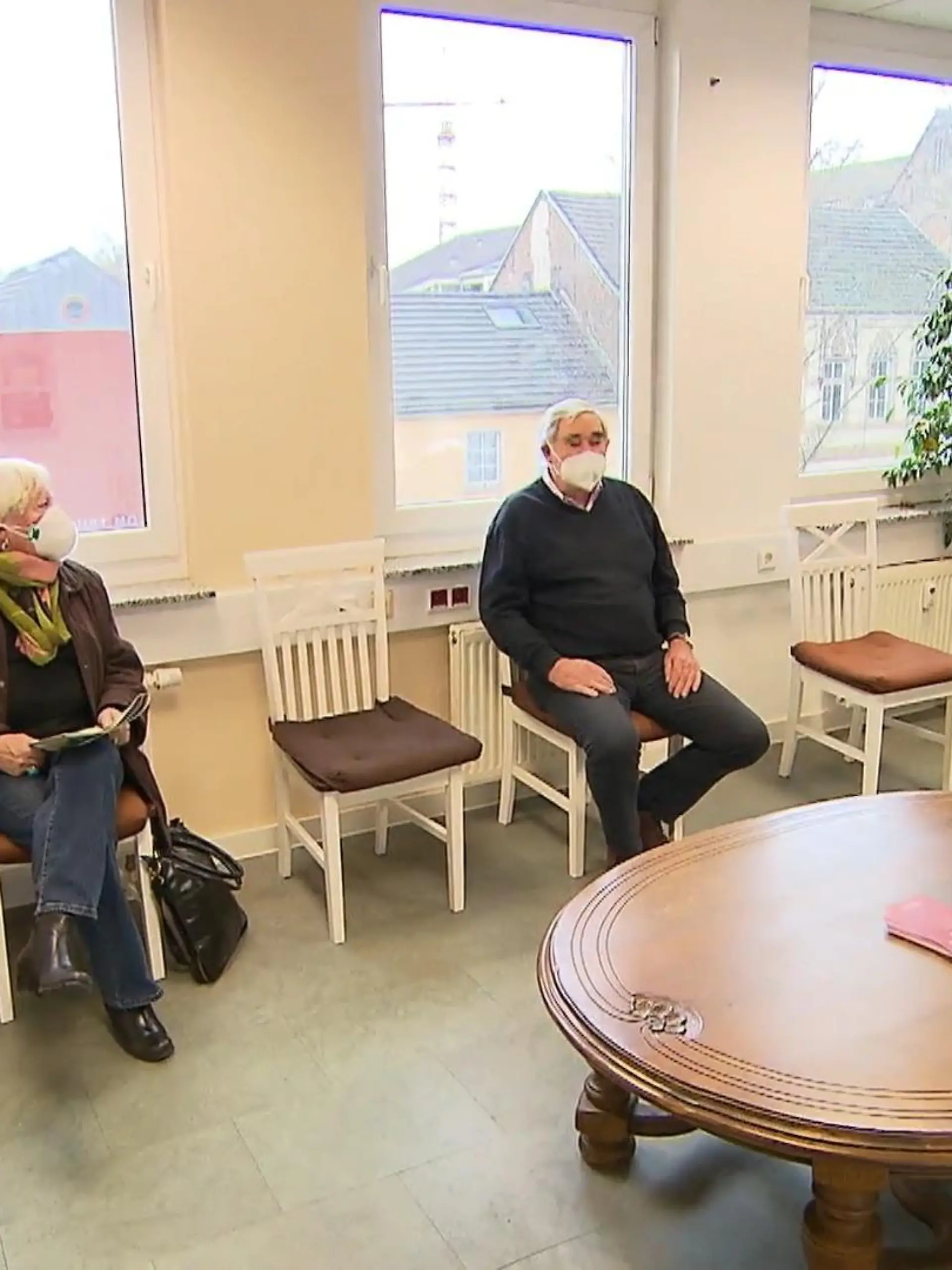 Bild zu: "Für ein Attest zum Arzt "