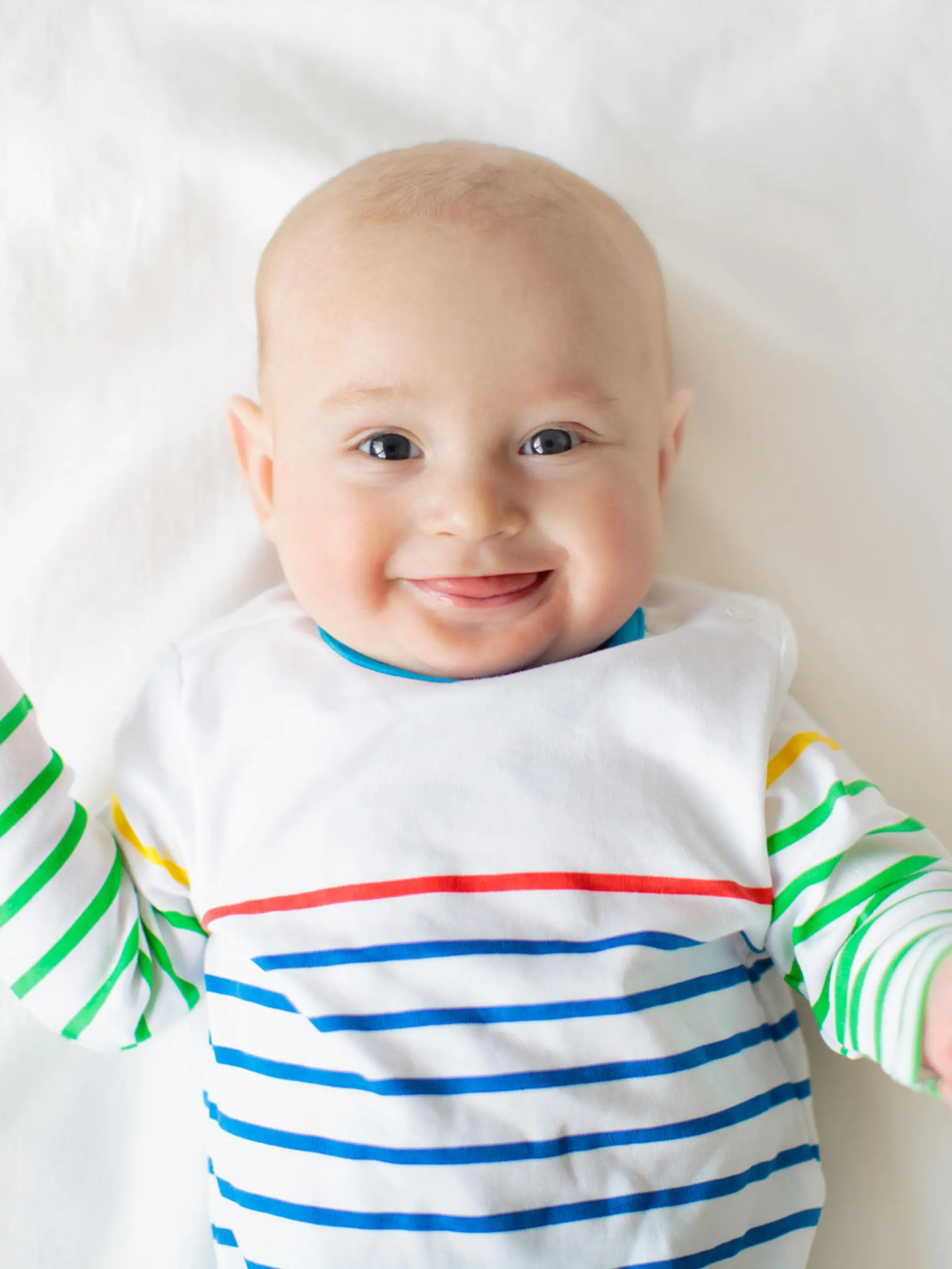 Baby lächelt